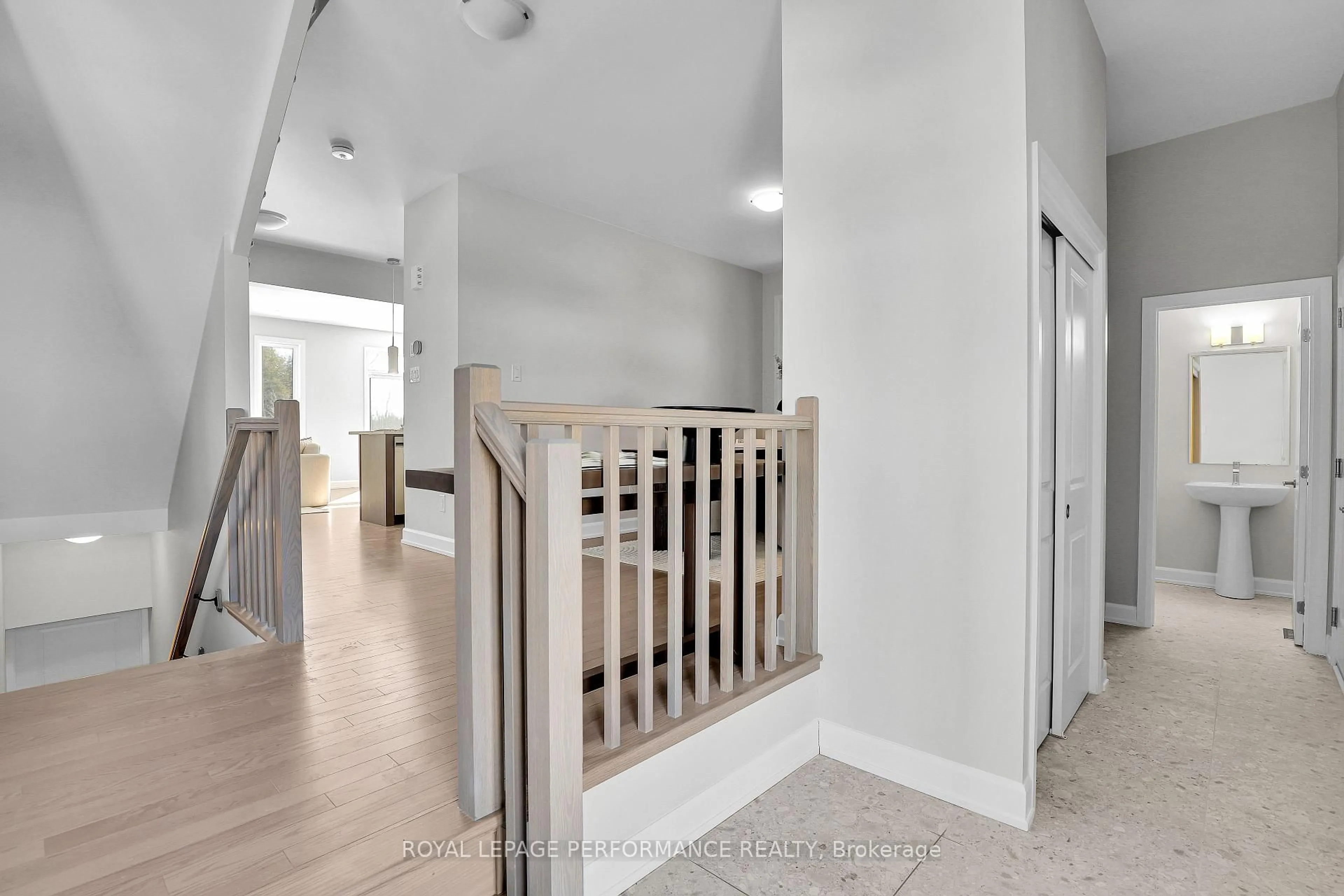 Unknown for 619 Paakanaak Ave, Ottawa Ontario K1X 0J6