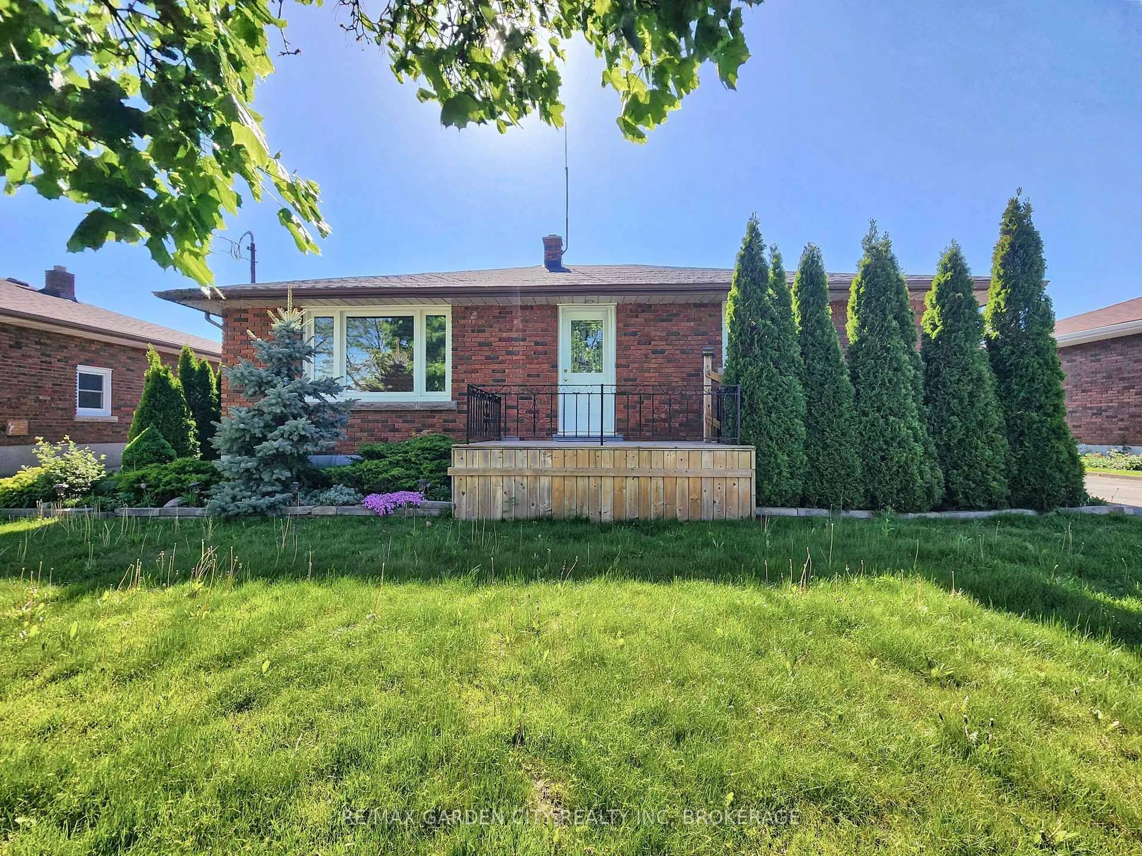 Home with brick exterior material, street for 136 Classic Ave, Welland Ontario L3B 1P7