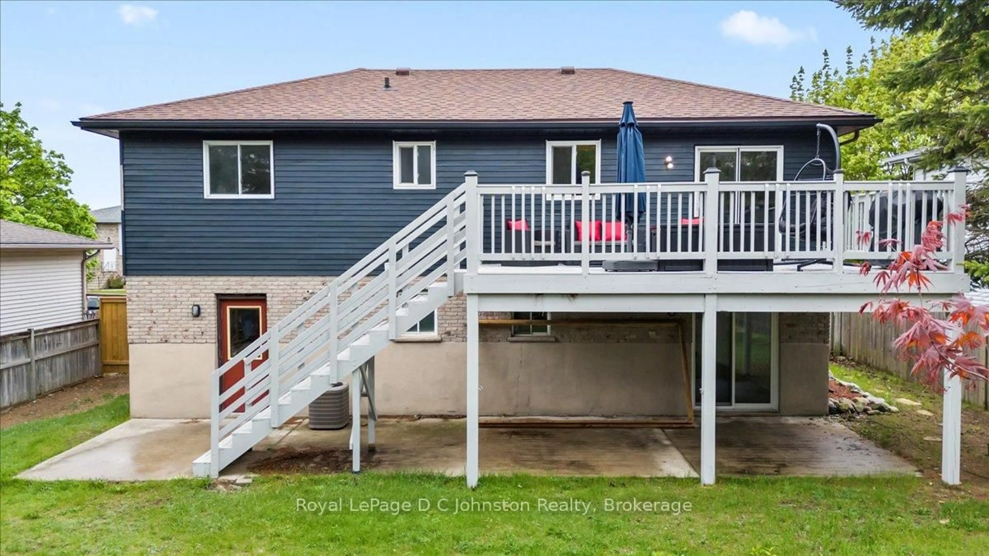 Home with vinyl exterior material, unknown for 812 Bradford St, Saugeen Shores Ontario N0H 2C4