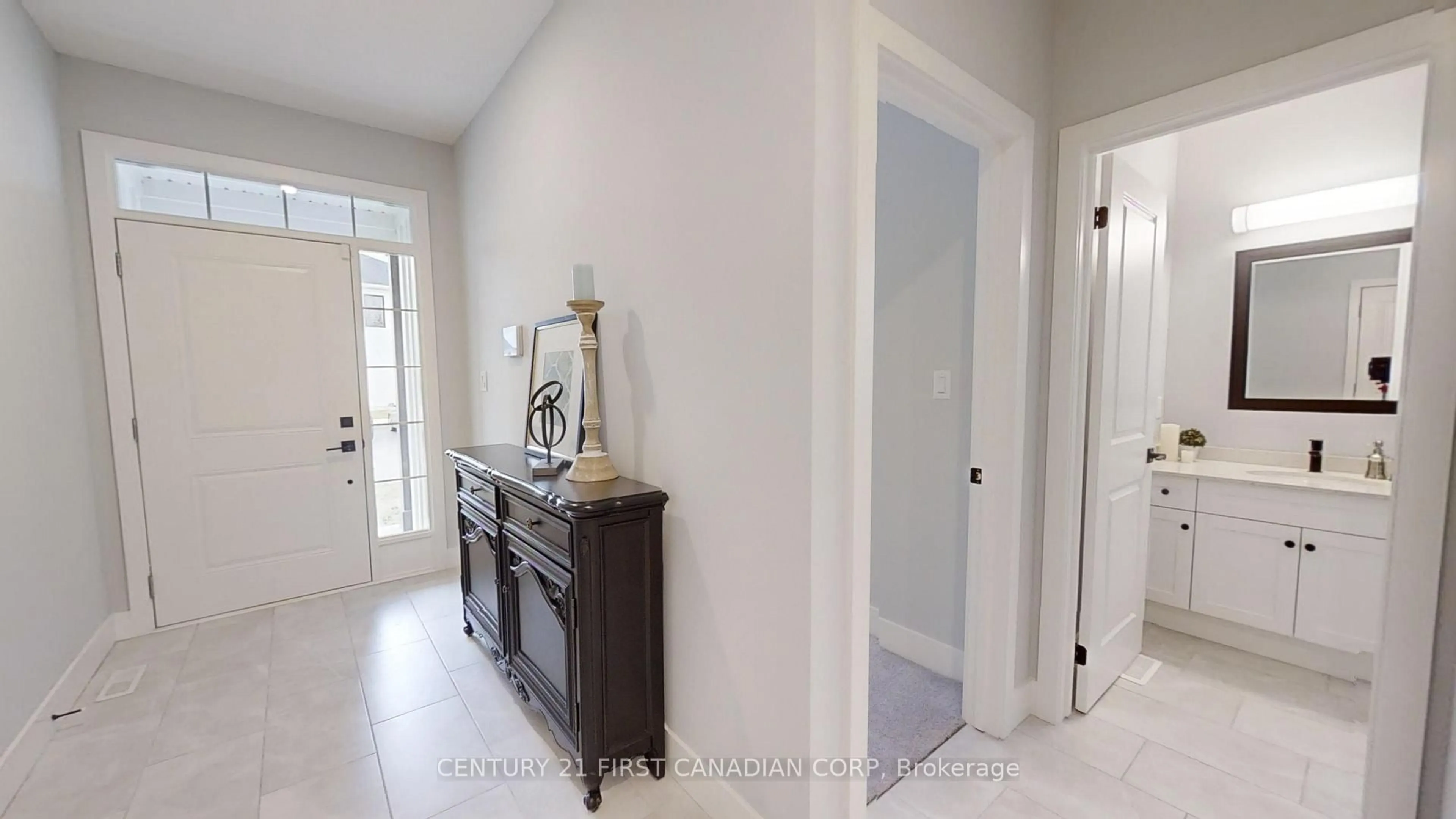 Indoor entryway for 1960 EVANS Blvd #21, London South Ontario N6M 0A2