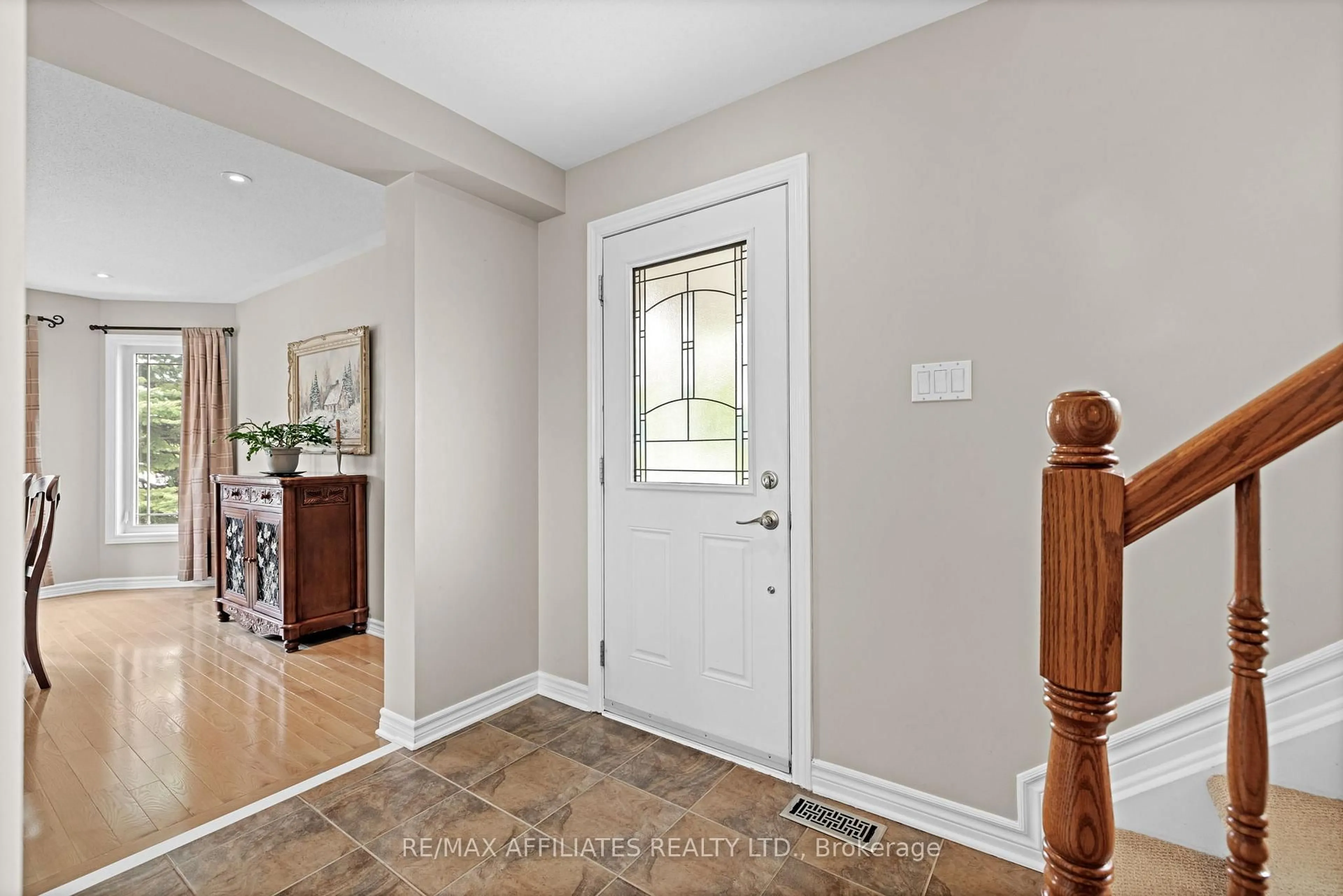Indoor entryway for 200 Moss Grove St, Ottawa Ontario K2J 0A8