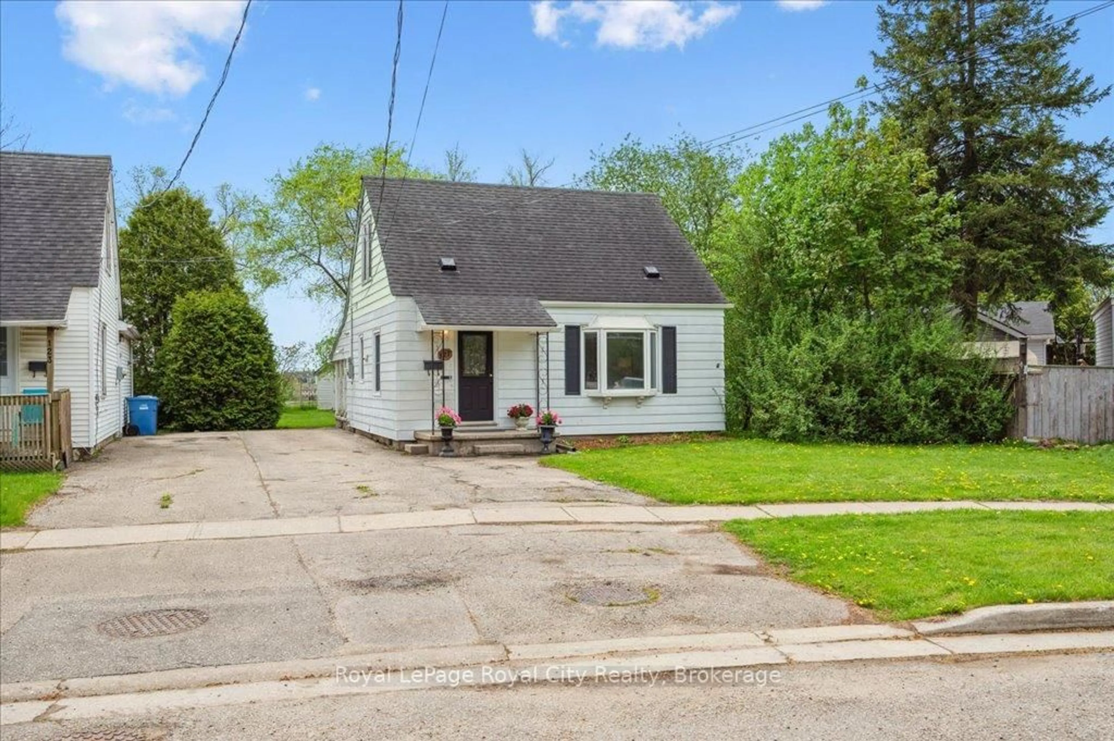 Unknown for 127 Memorial Cres, Guelph Ontario N1H 6C2
