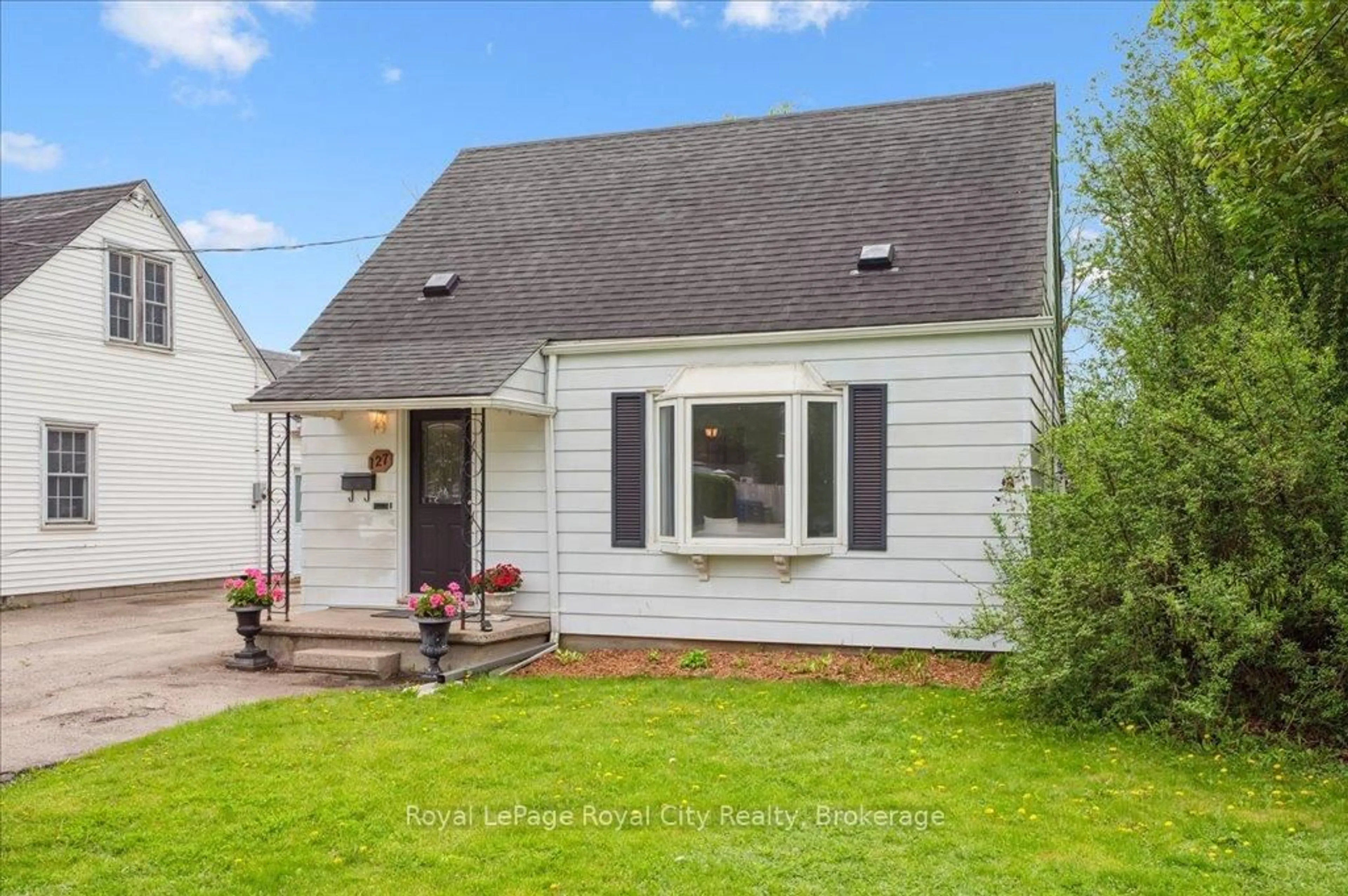 Home with vinyl exterior material, street for 127 Memorial Cres, Guelph Ontario N1H 6C2