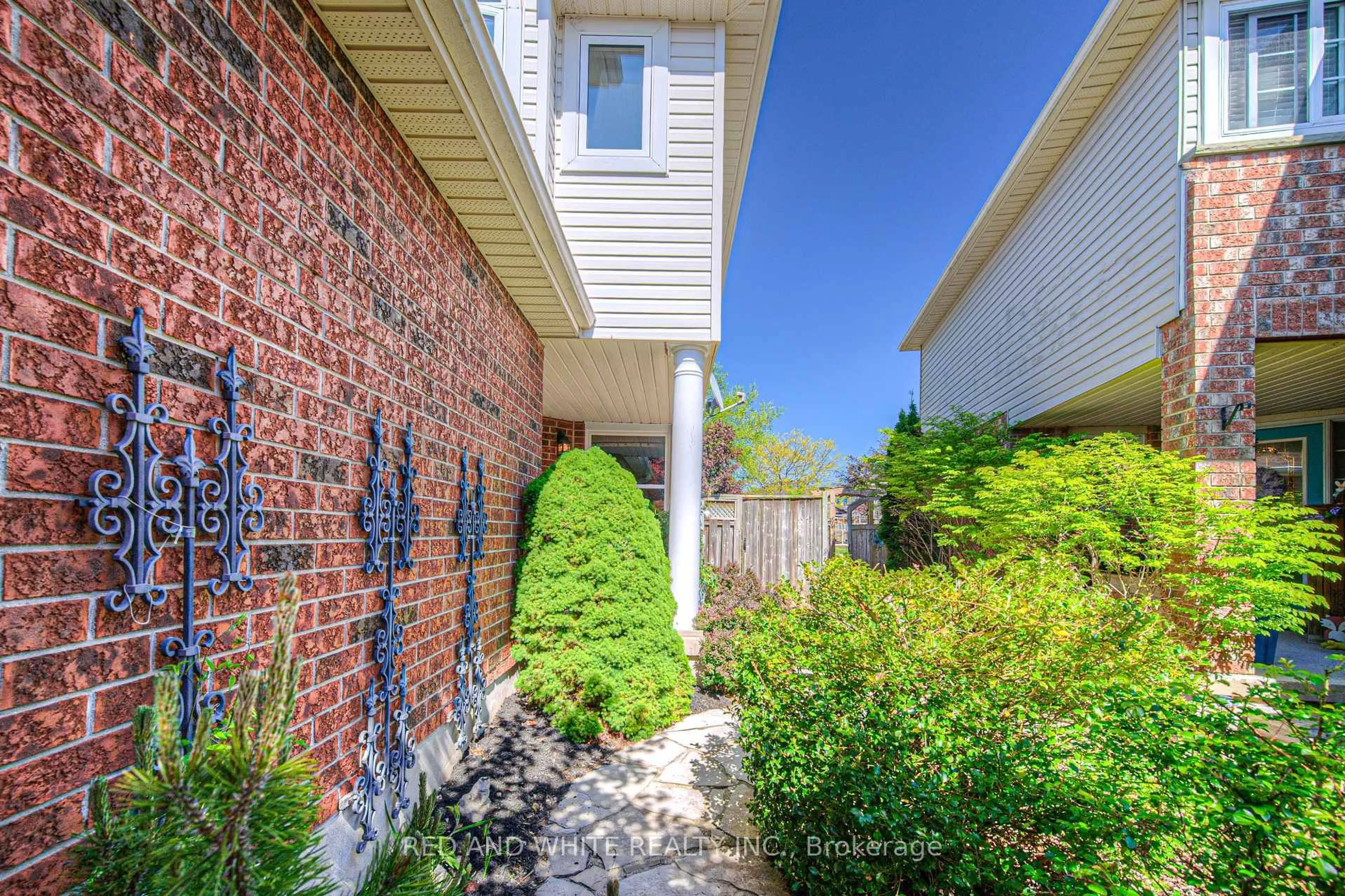 Home with brick exterior material, street for 7 Wheeler Dr, Cambridge Ontario N1P 1E5