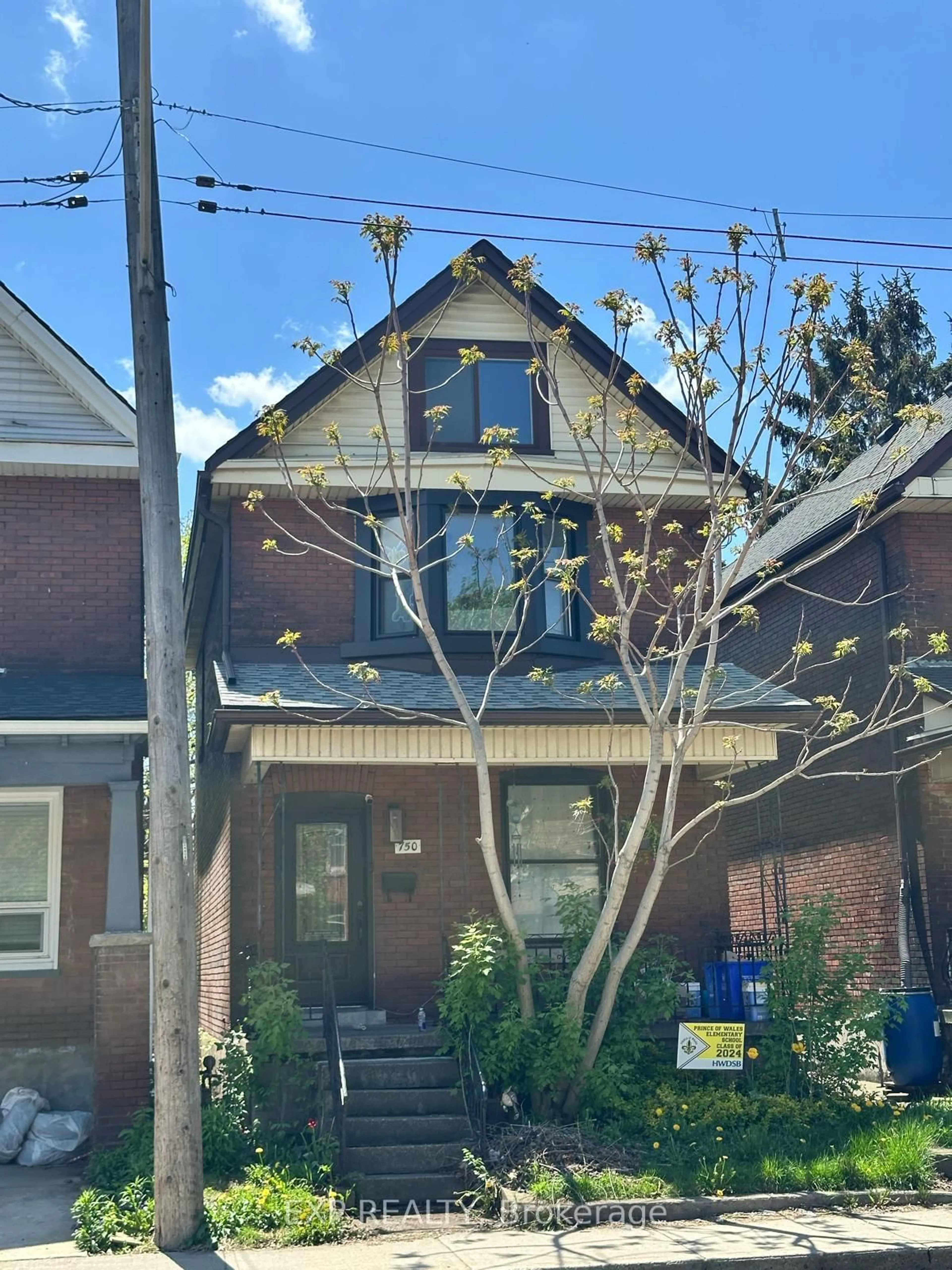 Home with brick exterior material, street for 750 Cannon St, Hamilton Ontario L8L 2G9