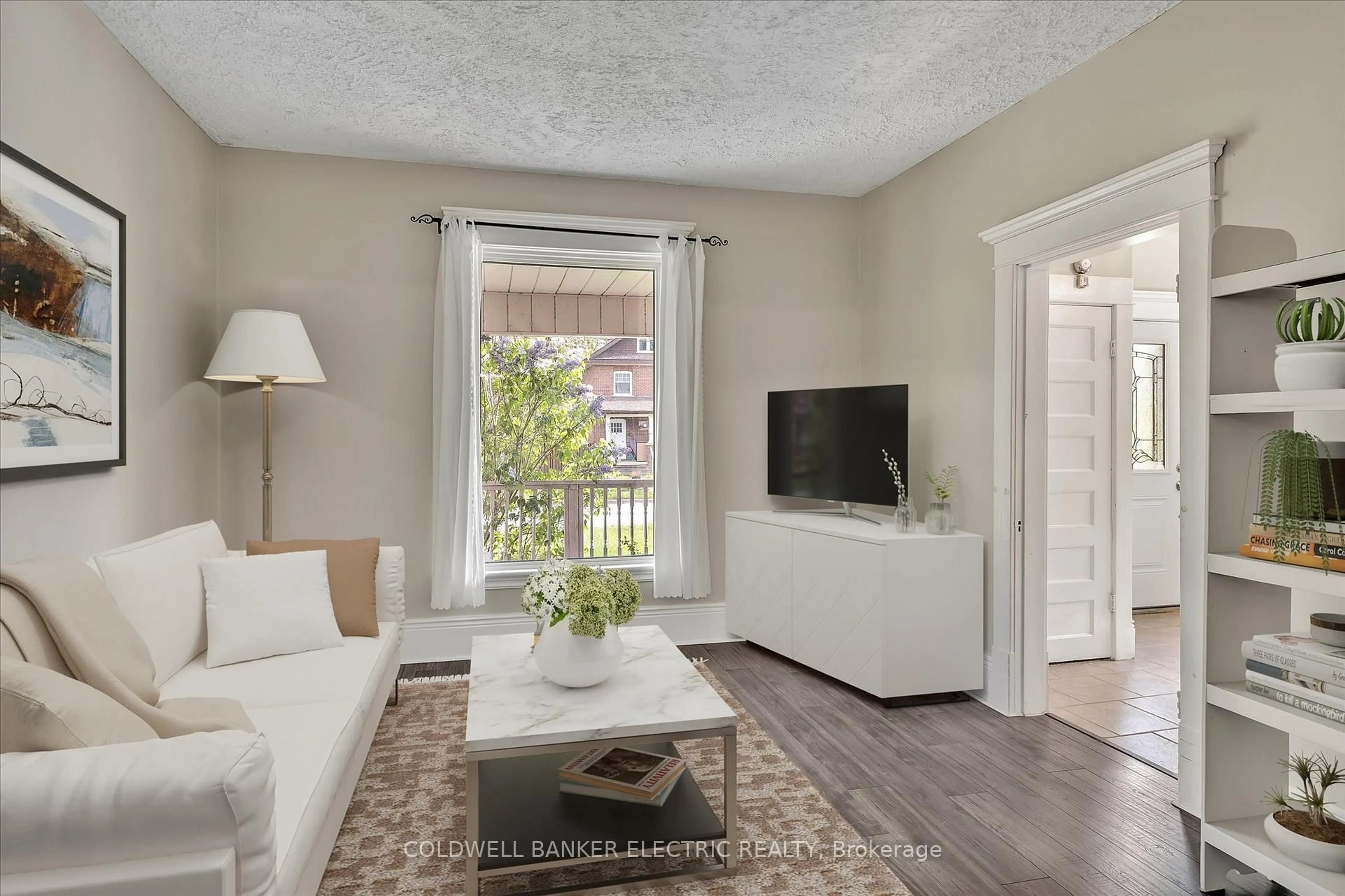 Living room with furniture, unknown for 202 Braidwood Ave, Peterborough South Ontario K9J 1V1