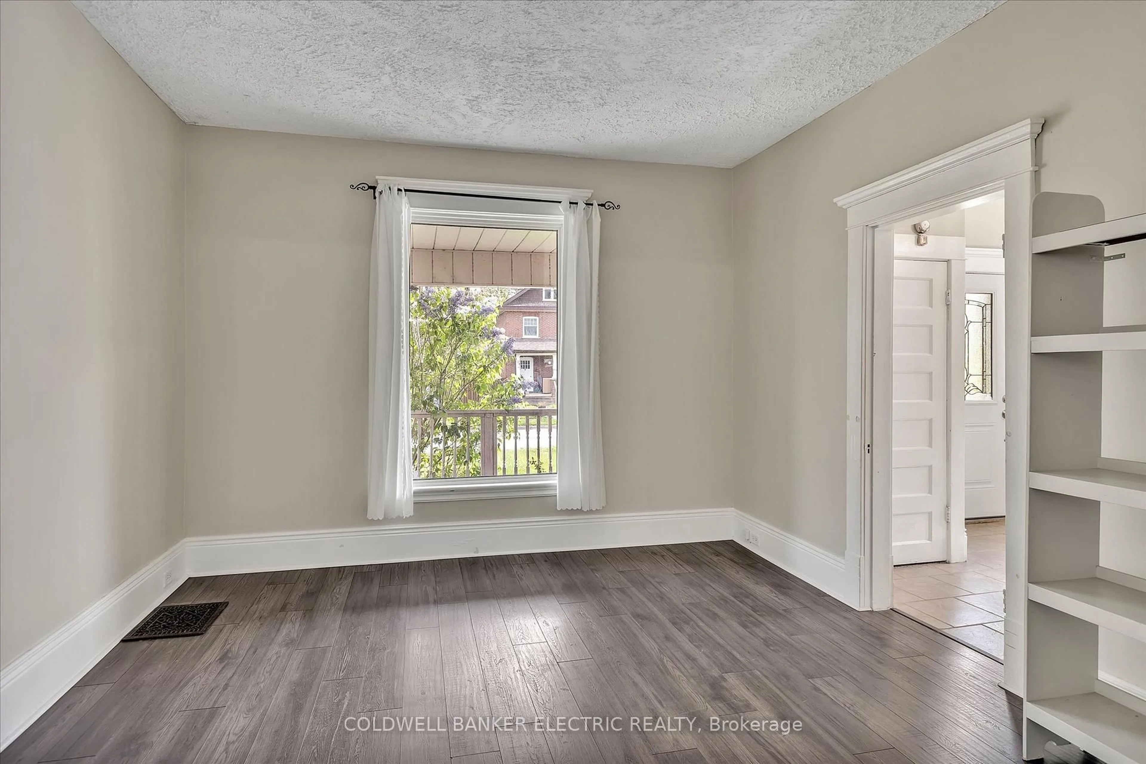 A pic of a room for 202 Braidwood Ave, Peterborough South Ontario K9J 1V1