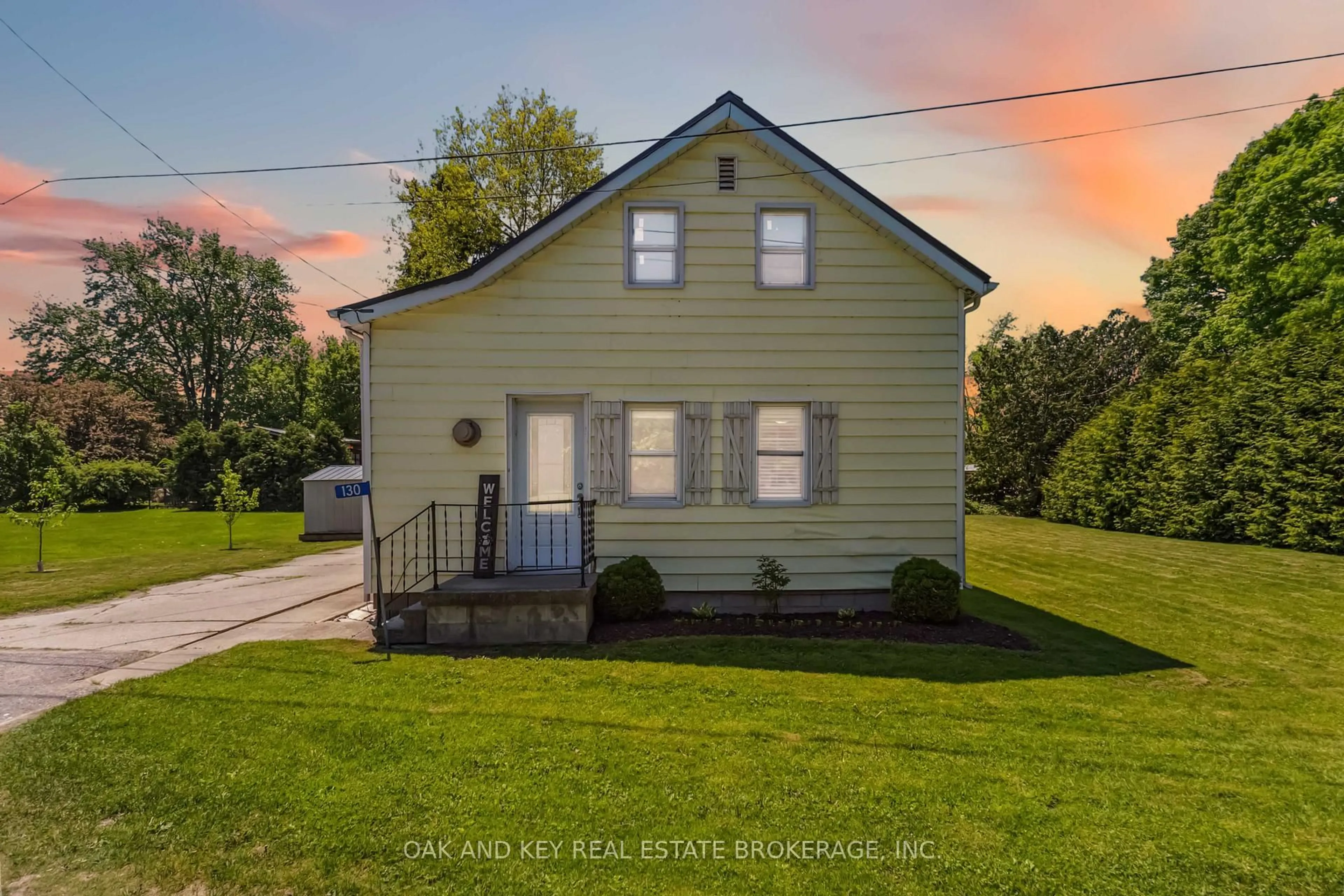 A pic from outside/outdoor area/front of a property/back of a property/a pic from drone, street for 130 Wellington St, Southwest Middlesex Ontario N0L 2N0