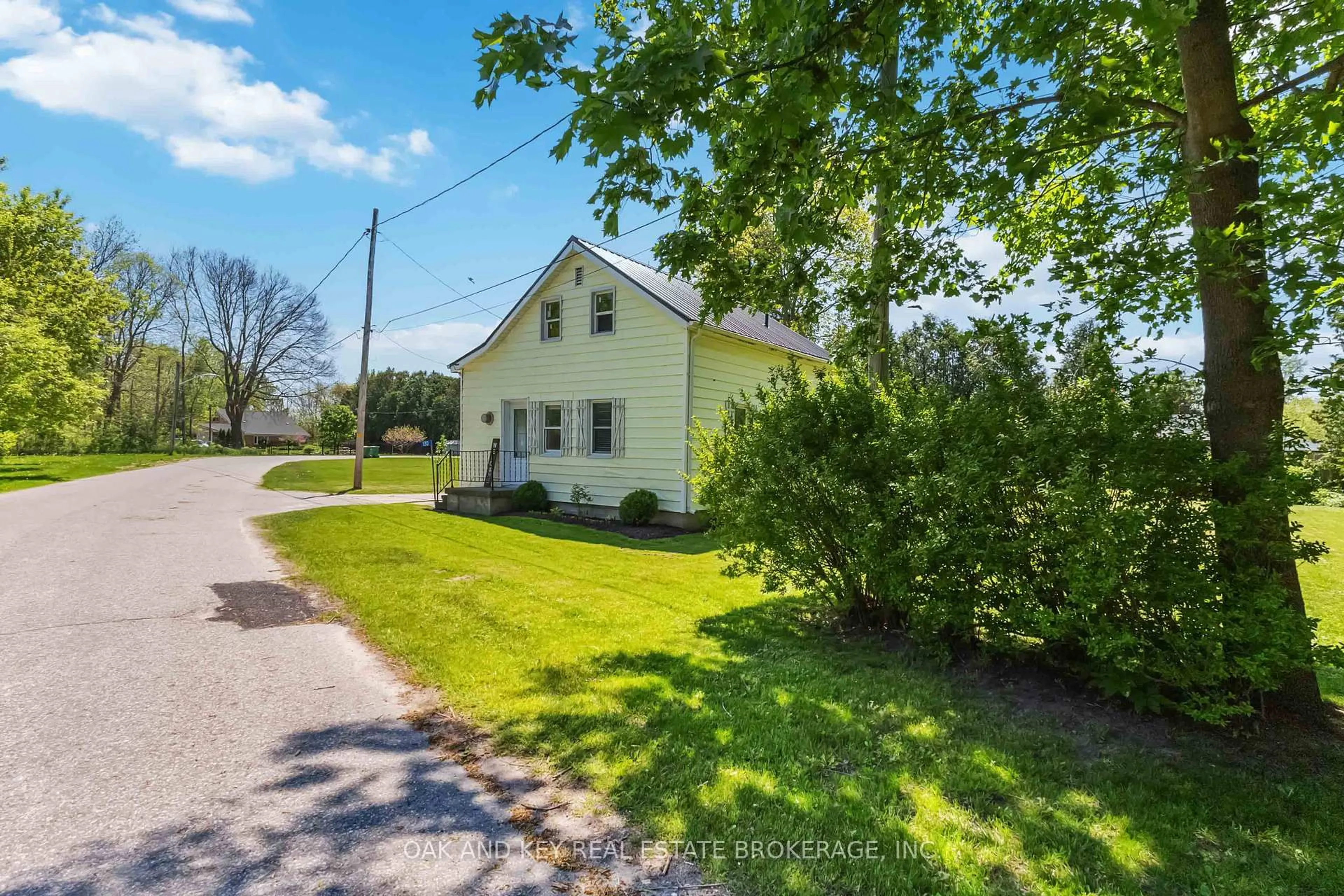 A pic from outside/outdoor area/front of a property/back of a property/a pic from drone, street for 130 Wellington St, Southwest Middlesex Ontario N0L 2N0