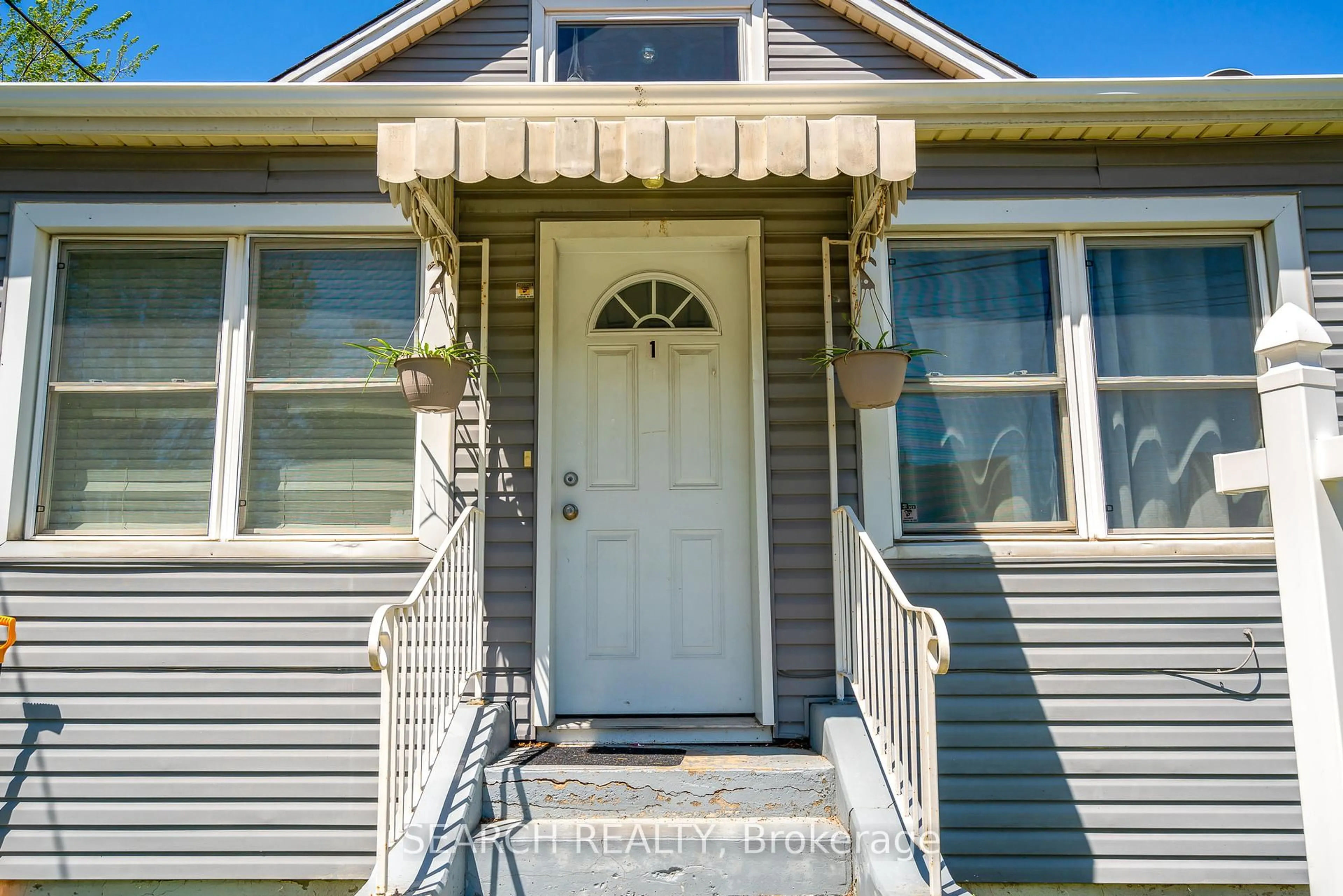 Home with vinyl exterior material, street for 15 Delaware St, St. Catharines Ontario L2M 5L9