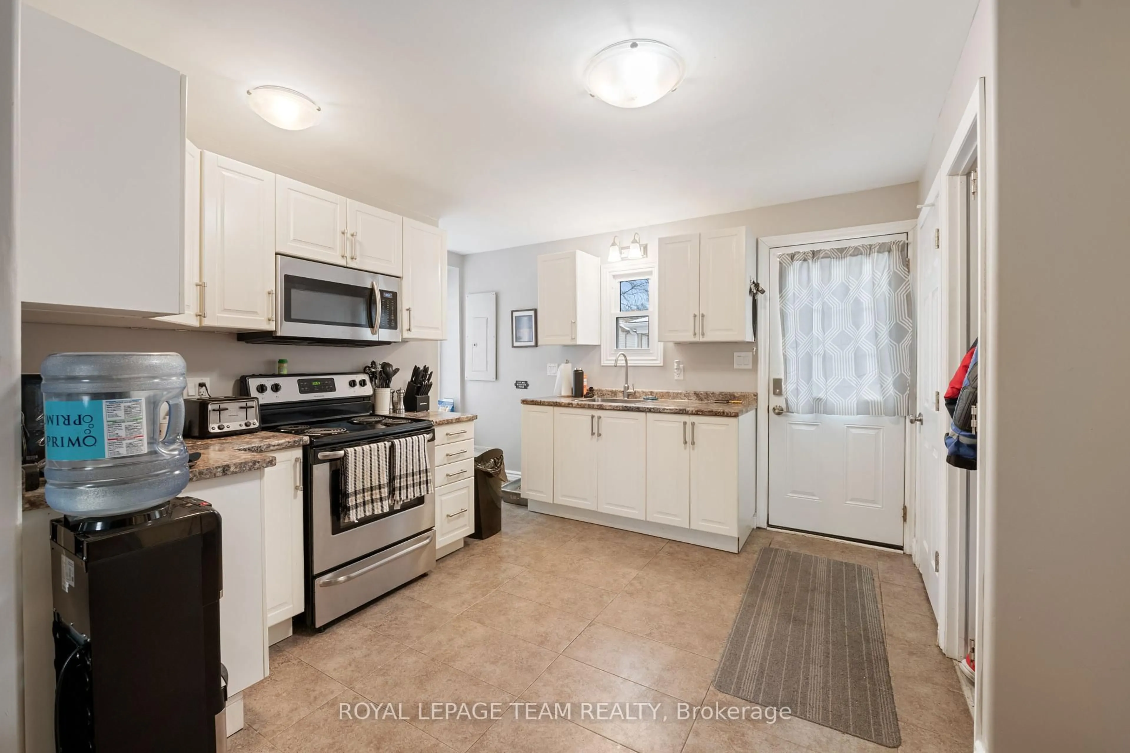 Unknown for 165 Pearl St, Brockville Ontario K6V 4C9