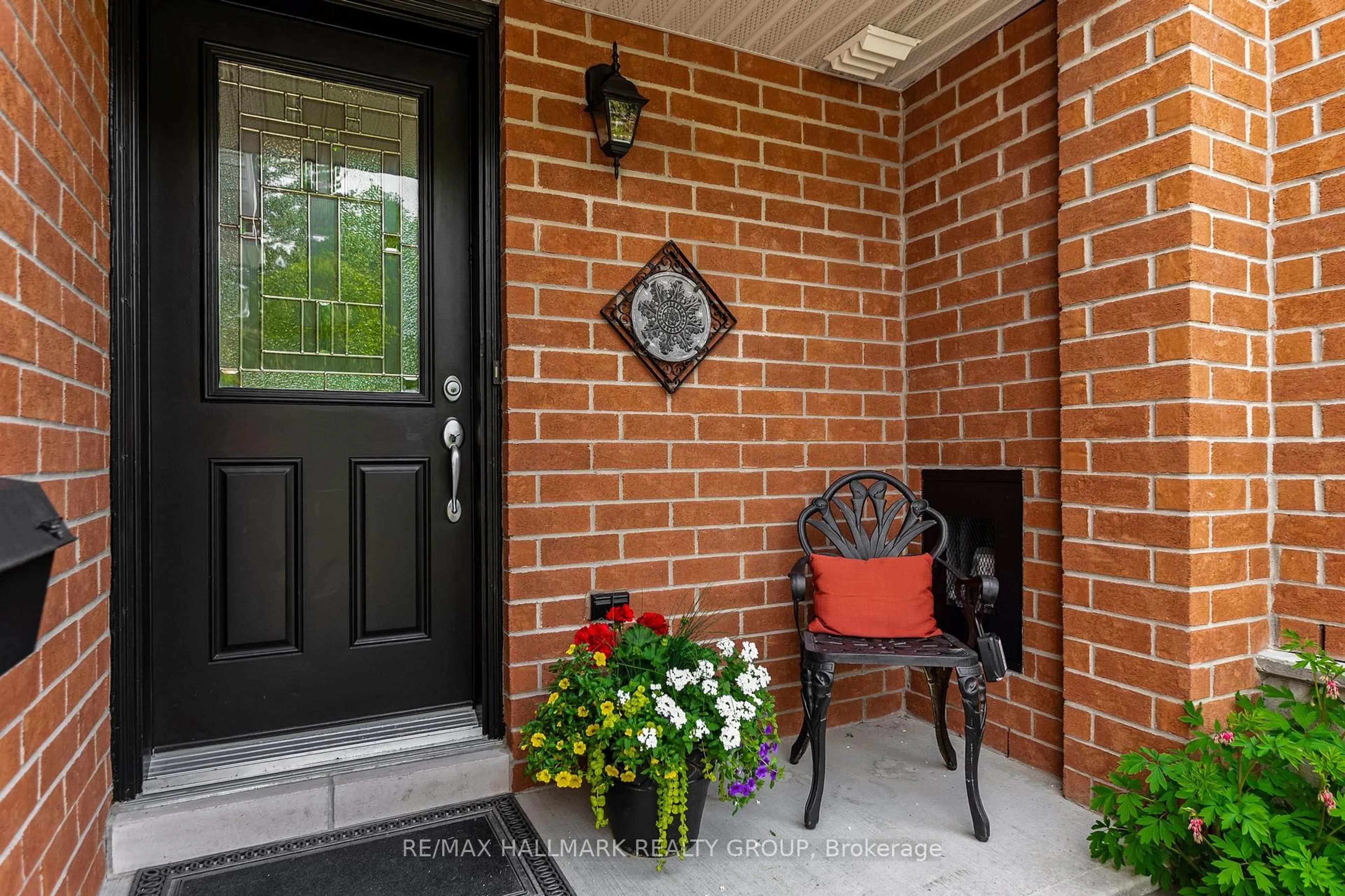 Indoor entryway for 59 Brady Ave, Ottawa Ontario K2K 0B2