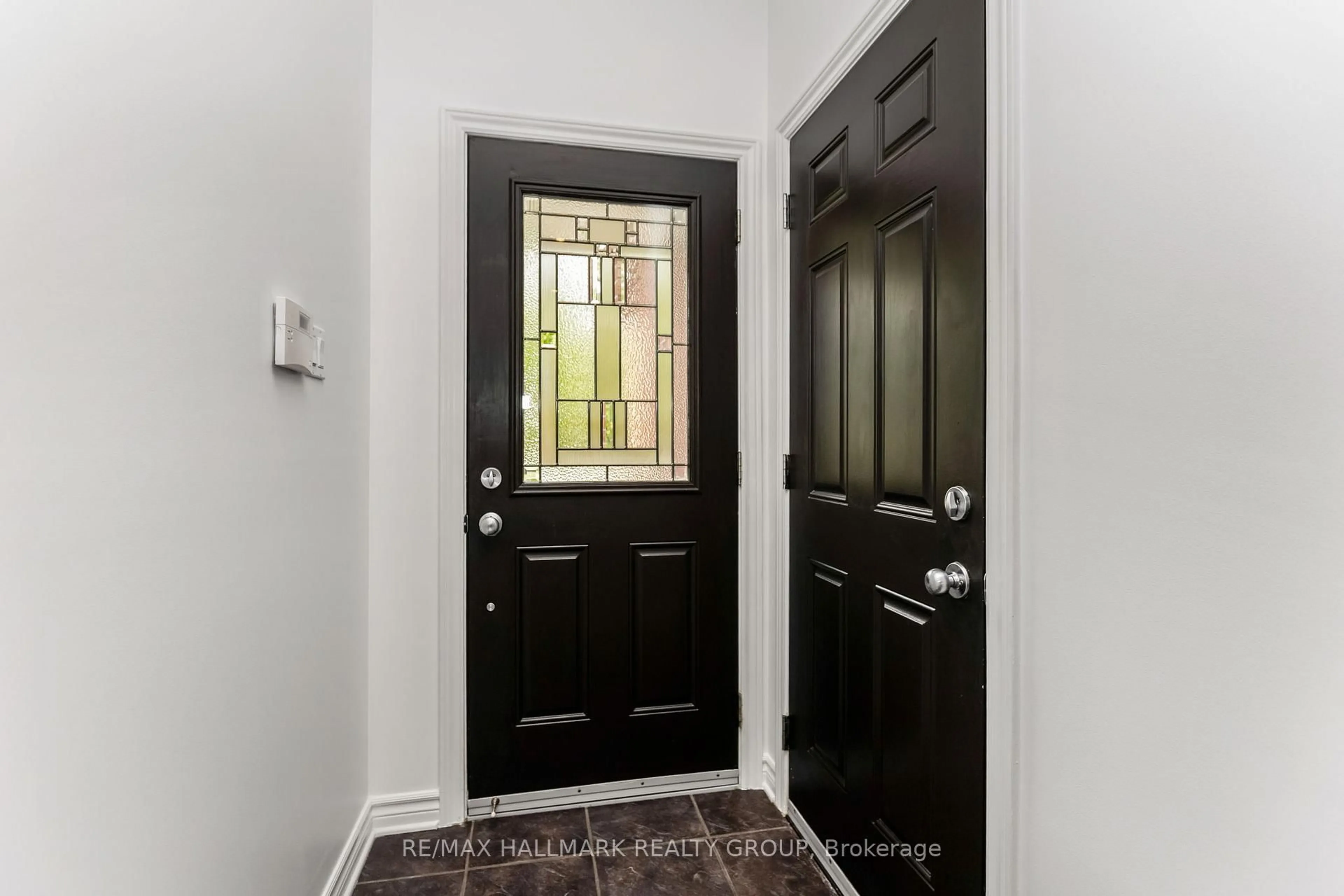 Indoor entryway for 59 Brady Ave, Ottawa Ontario K2K 0B2