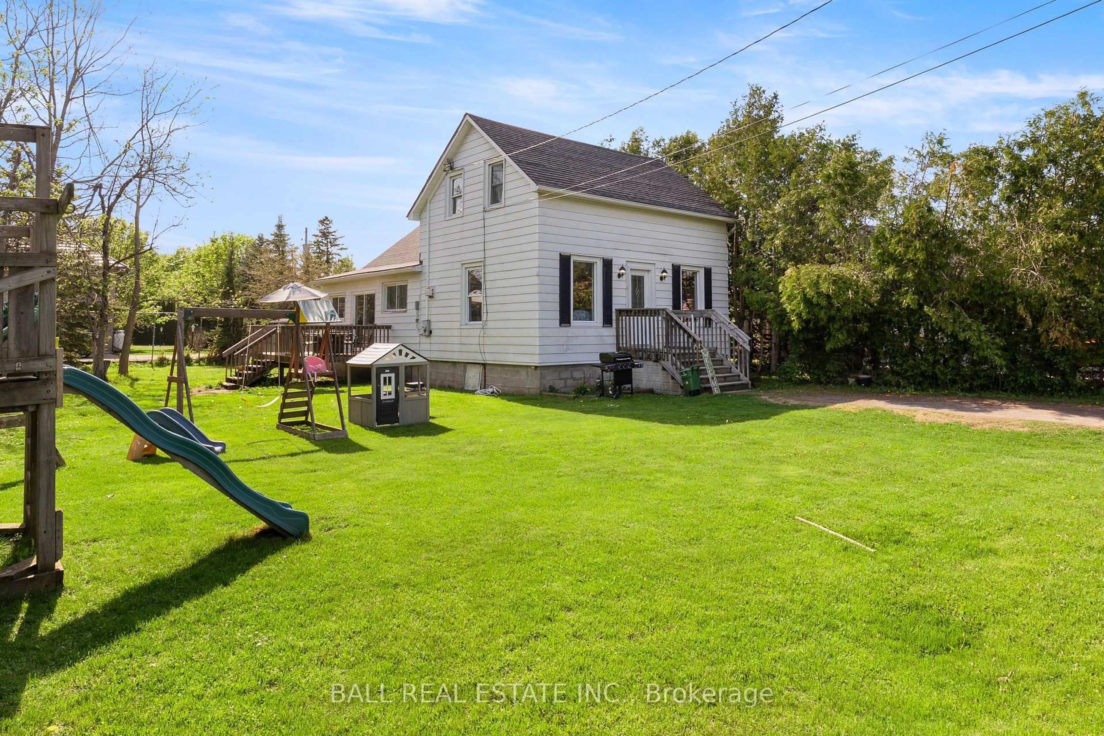 A pic from outside/outdoor area/front of a property/back of a property/a pic from drone, unknown for 81 William St, Kawartha Lakes Ontario K0M 1A0