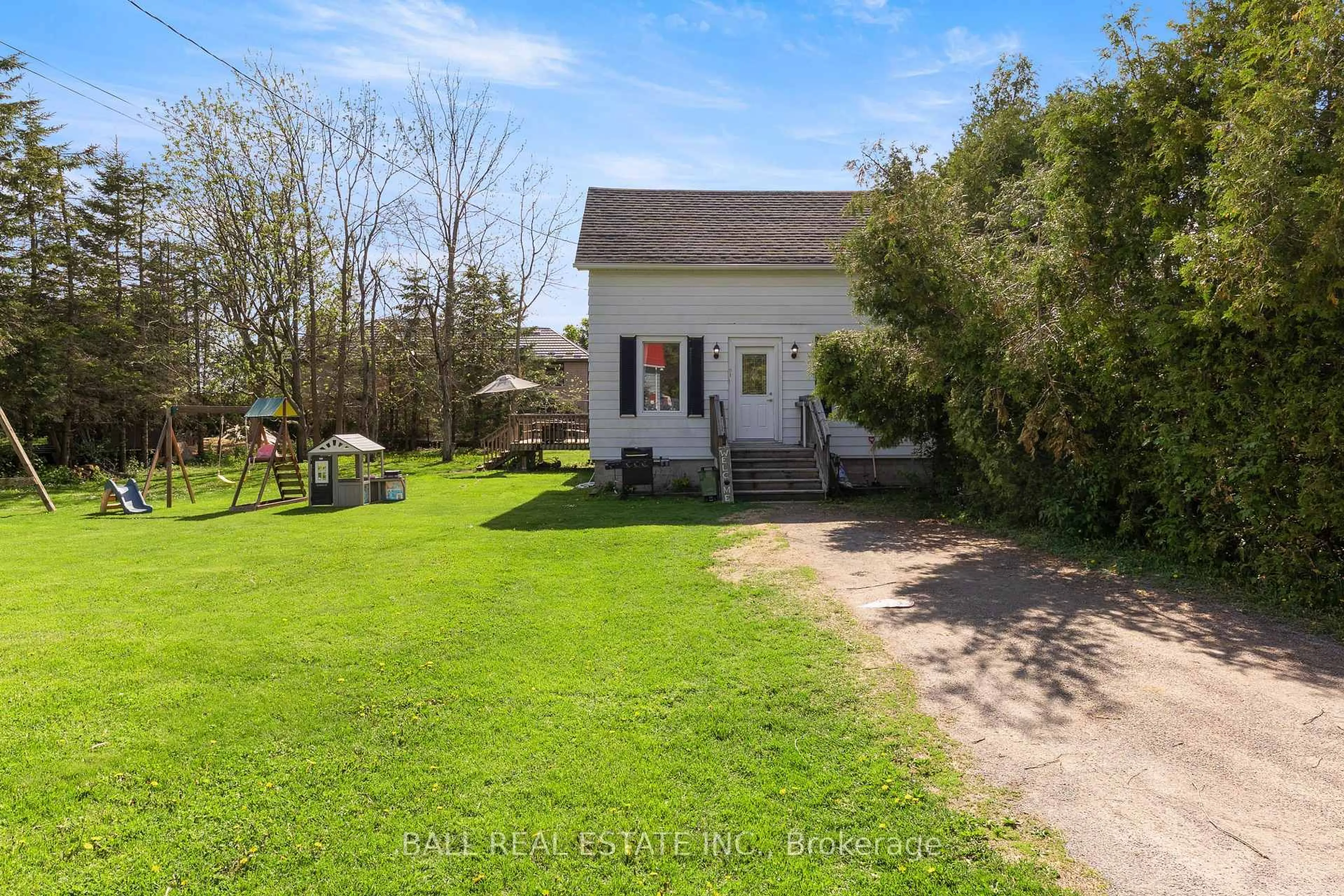 A pic from outside/outdoor area/front of a property/back of a property/a pic from drone, unknown for 81 William St, Kawartha Lakes Ontario K0M 1A0