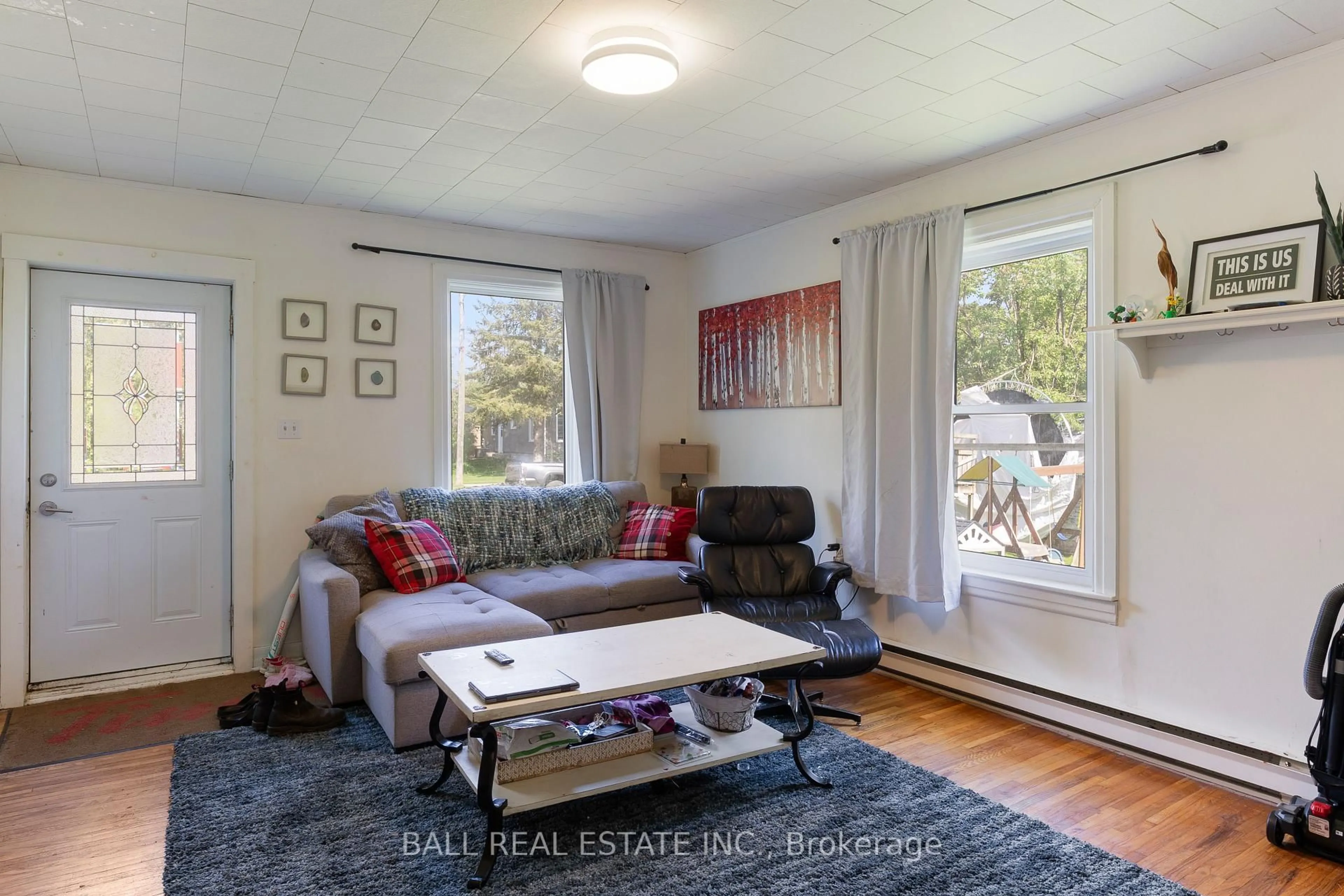Living room with furniture, unknown for 81 William St, Kawartha Lakes Ontario K0M 1A0