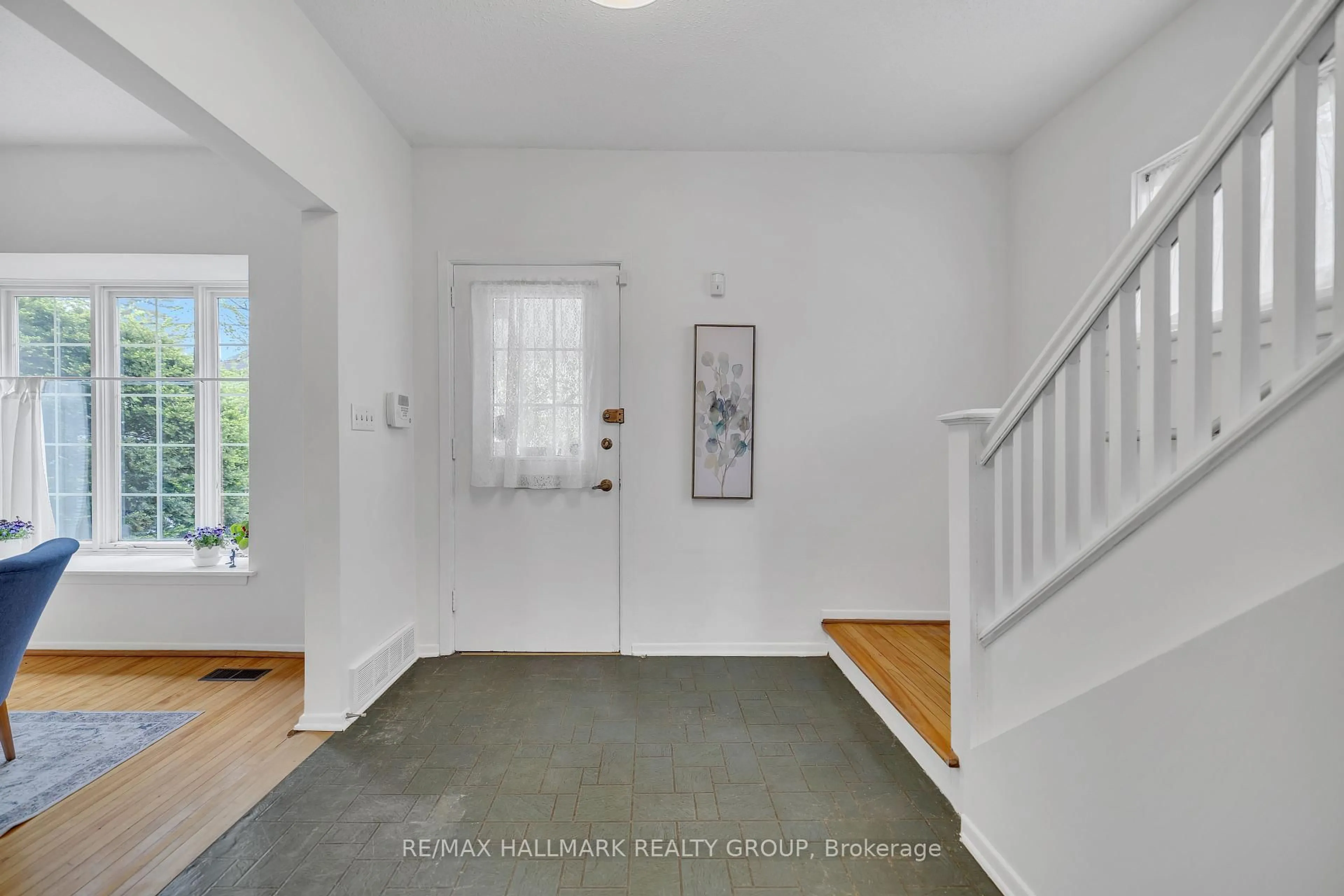 Indoor entryway for 47 Java St, Ottawa Ontario K1Y 3L2