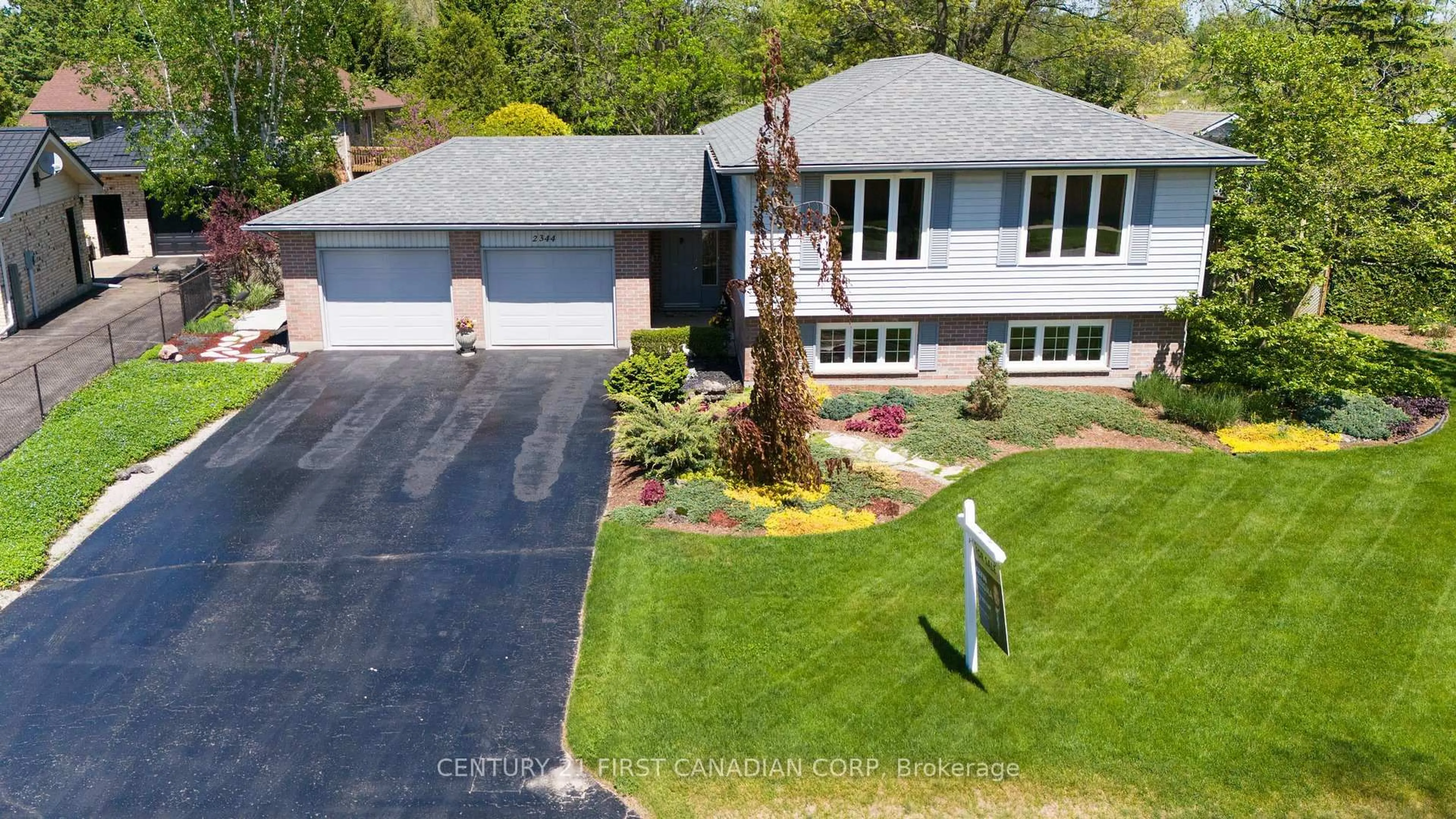 A pic from outside/outdoor area/front of a property/back of a property/a pic from drone, street for 2344 BENTIM Rd, Strathroy-Caradoc Ontario N0L 1W0