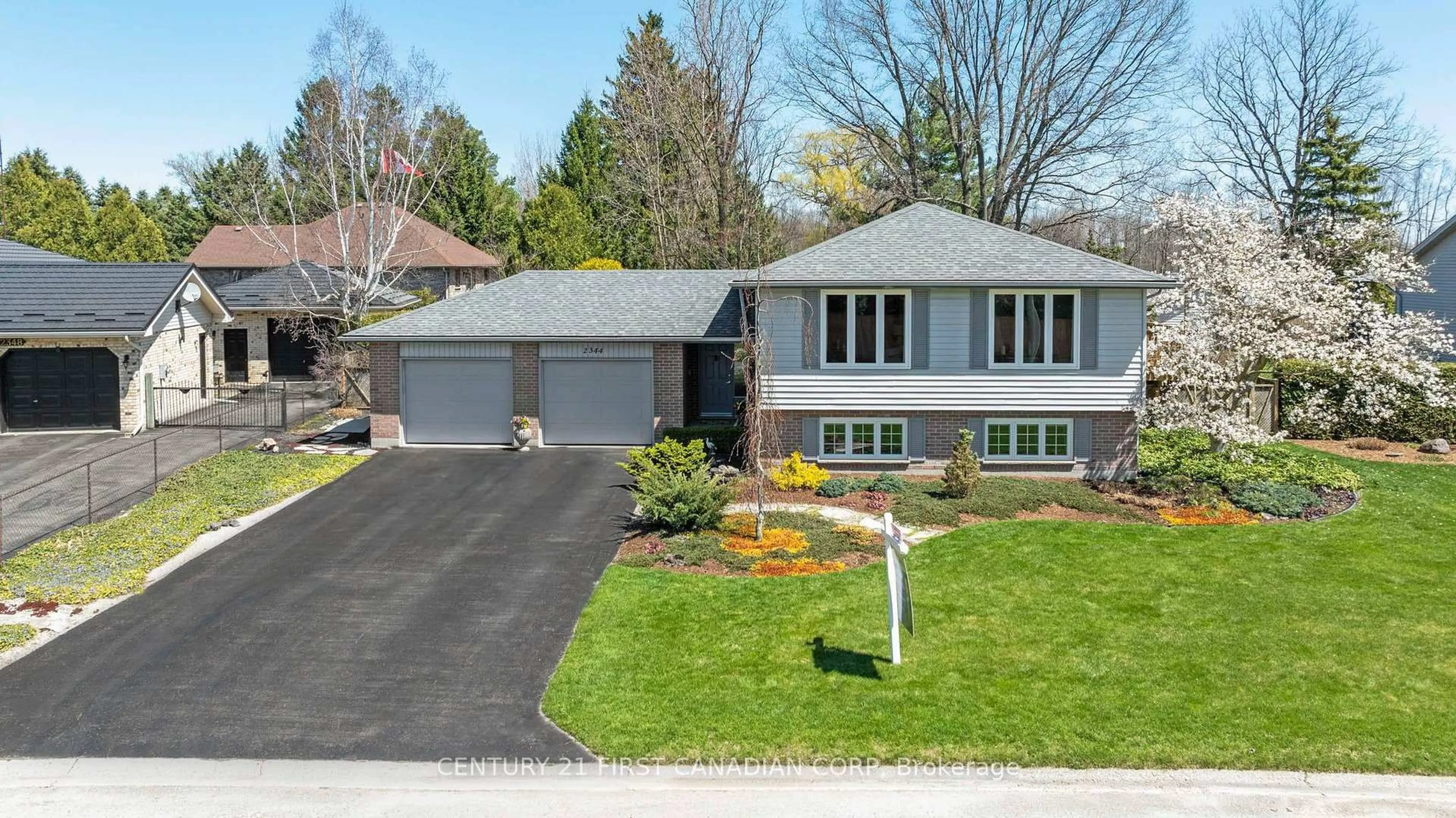 Home with vinyl exterior material, street for 2344 BENTIM Rd, Strathroy-Caradoc Ontario N0L 1W0