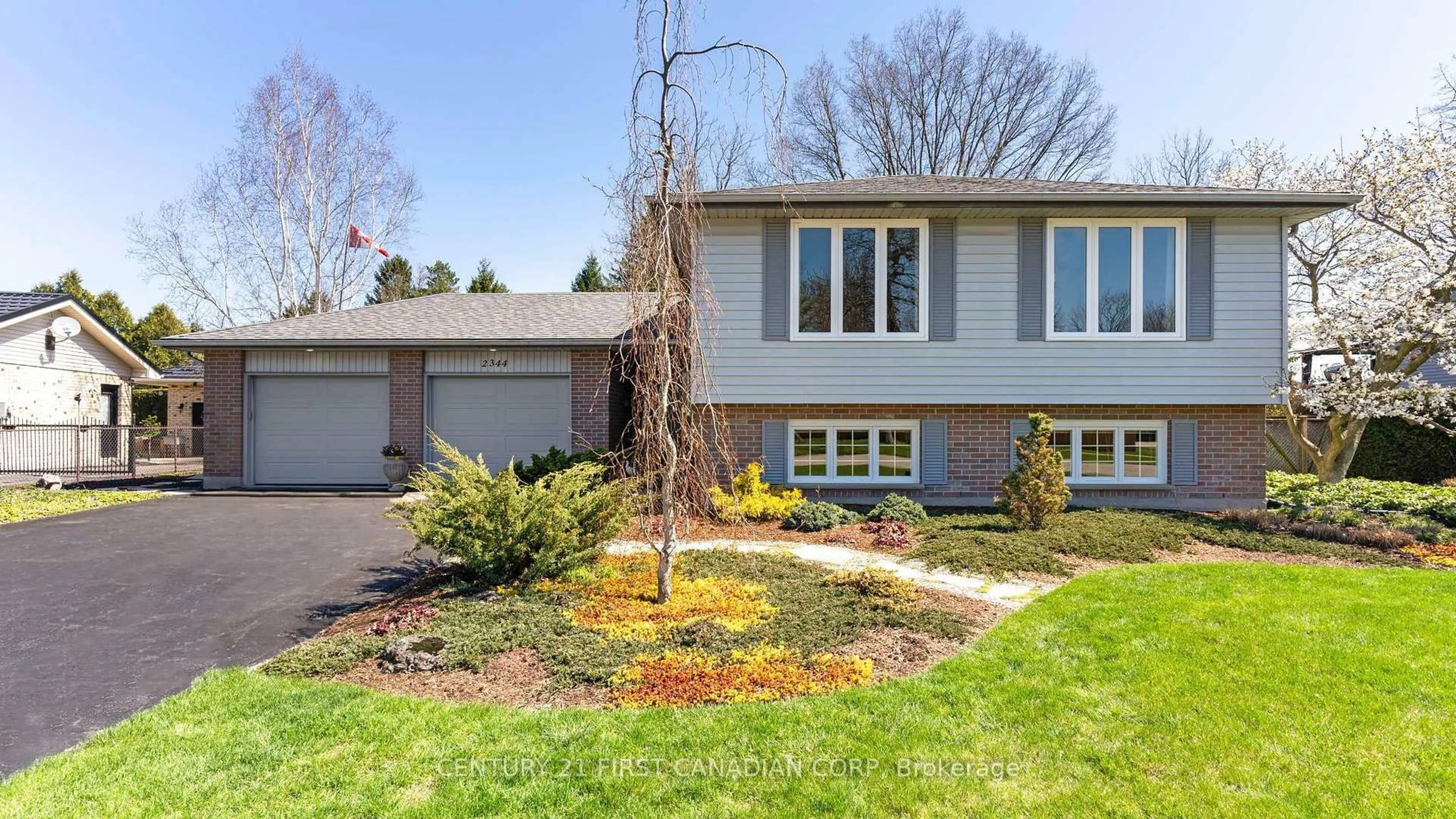 Home with vinyl exterior material, street for 2344 BENTIM Rd, Strathroy-Caradoc Ontario N0L 1W0