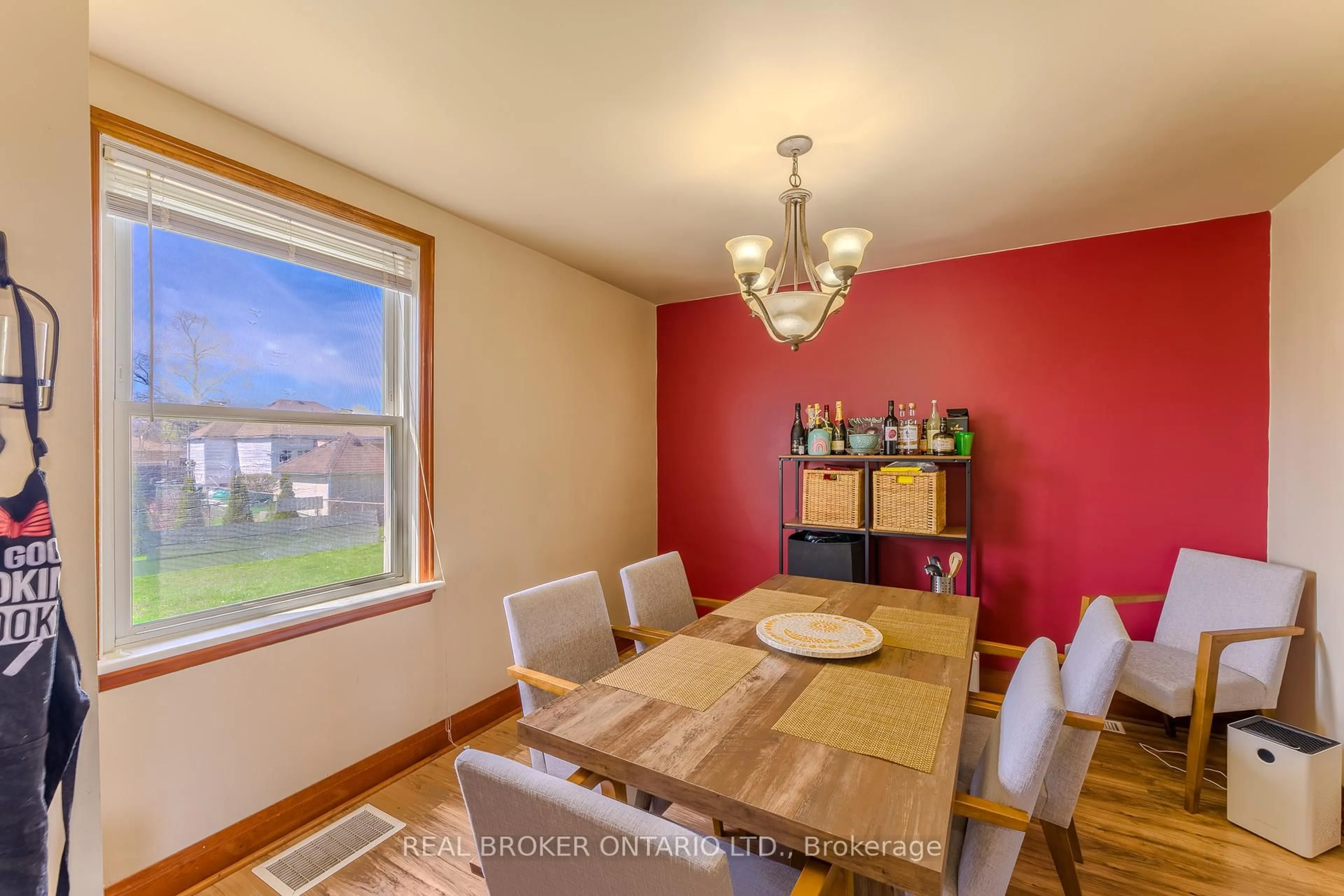 Dining room, wood/laminate floor for 120 Howard Ave, Hamilton Ontario L9A 2W7