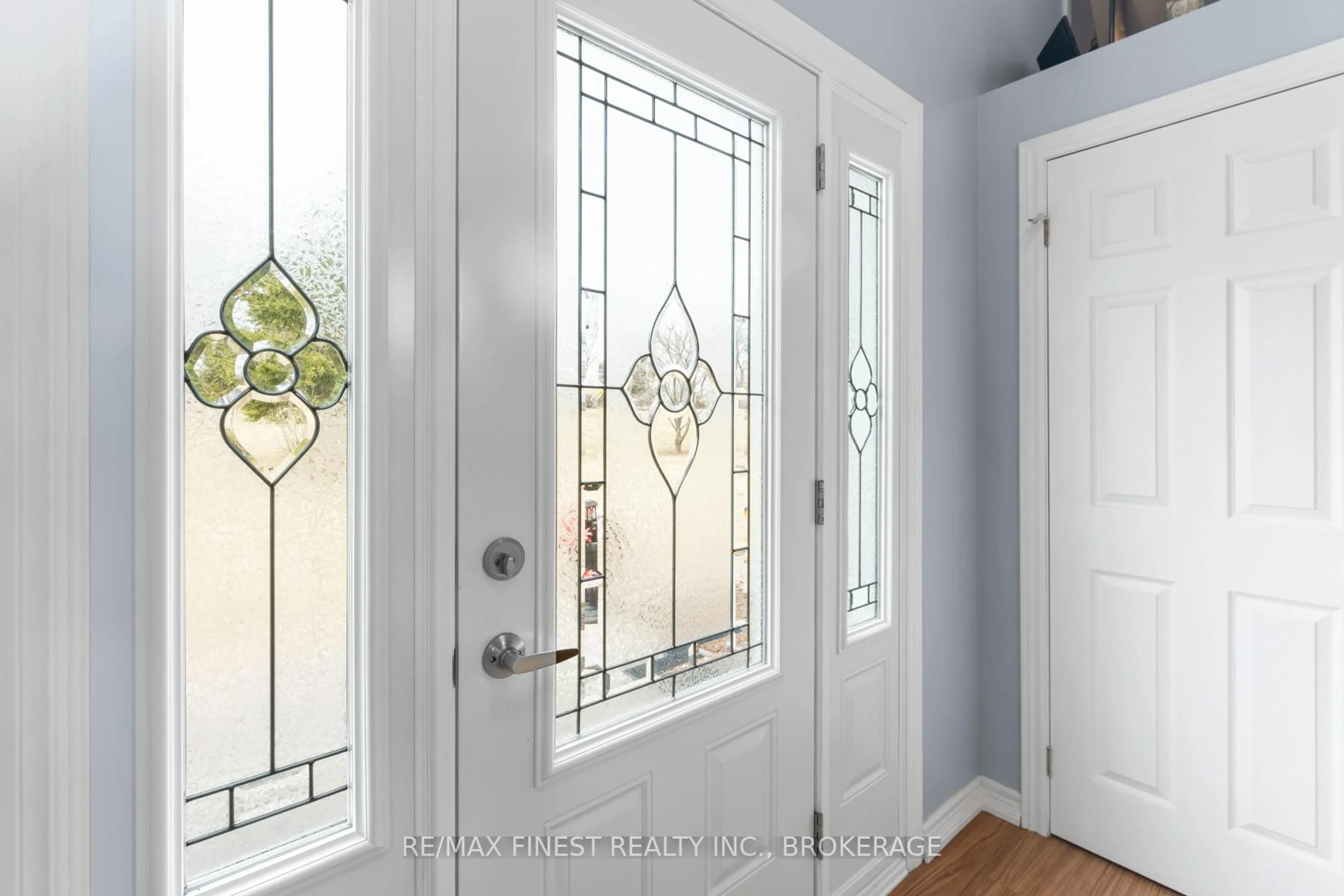 Indoor entryway for 191 Emerson Rd, Belleville Ontario K0K 2Y0