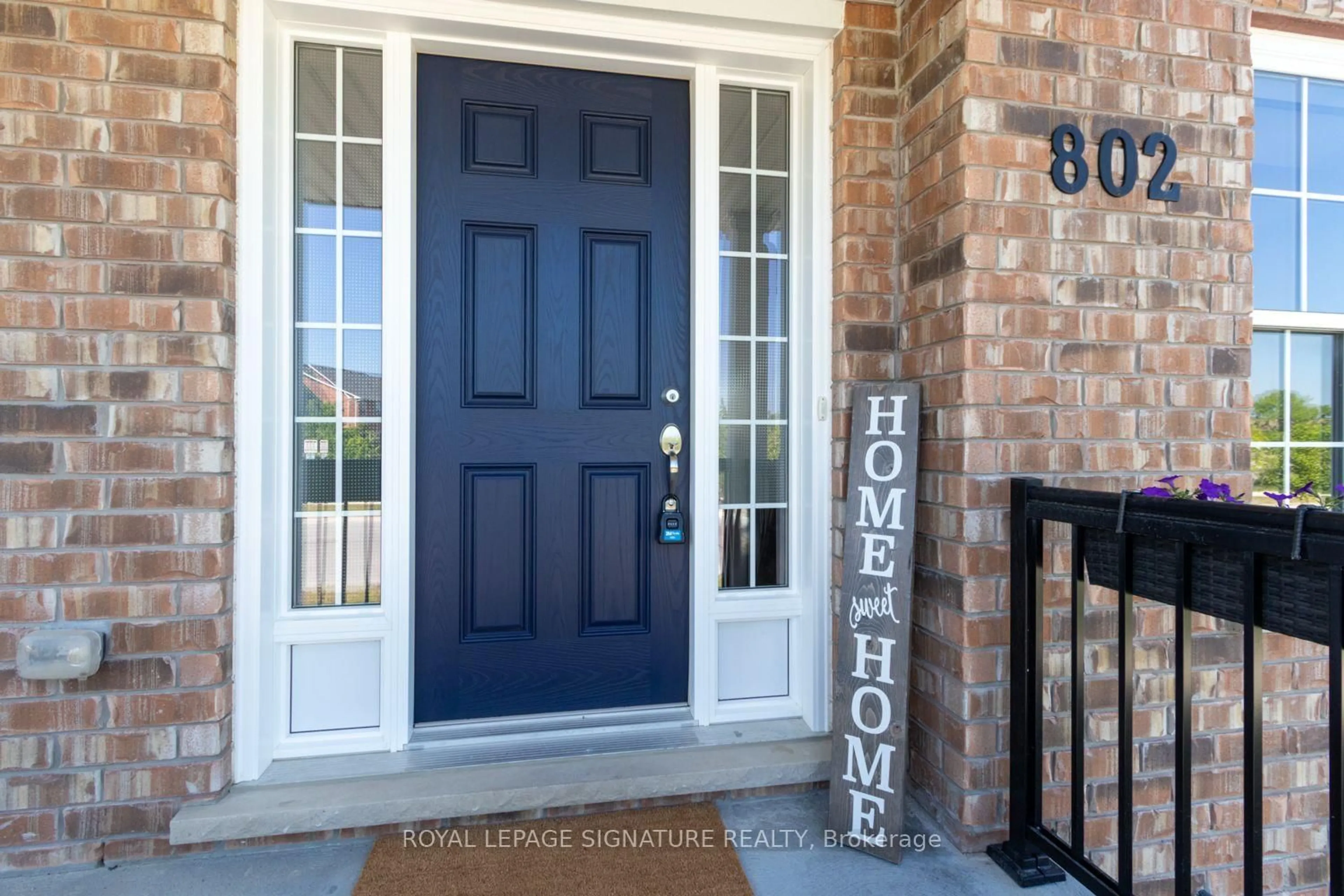 Indoor entryway for 802 Broadway Blvd, Peterborough North Ontario K9H 0H7