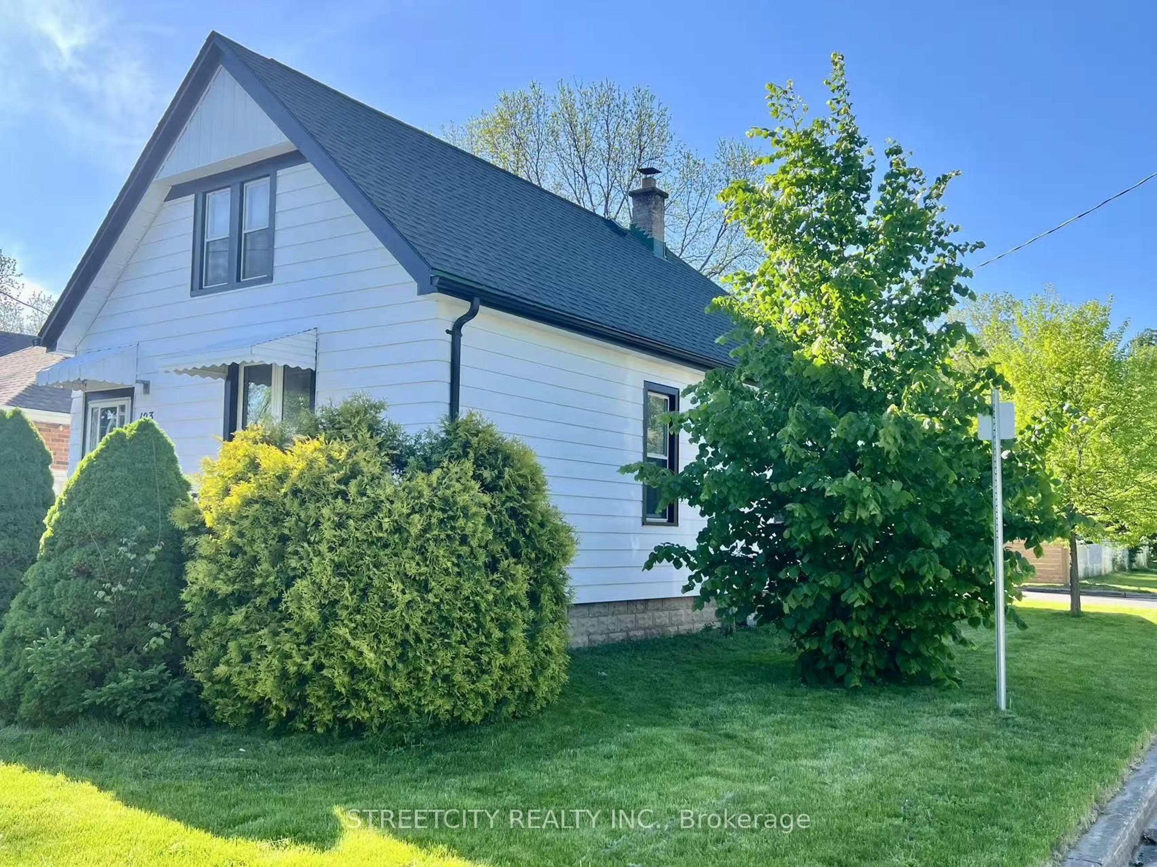 A pic from outside/outdoor area/front of a property/back of a property/a pic from drone, street for 103 Forward Ave, London North Ontario N6H 1B9