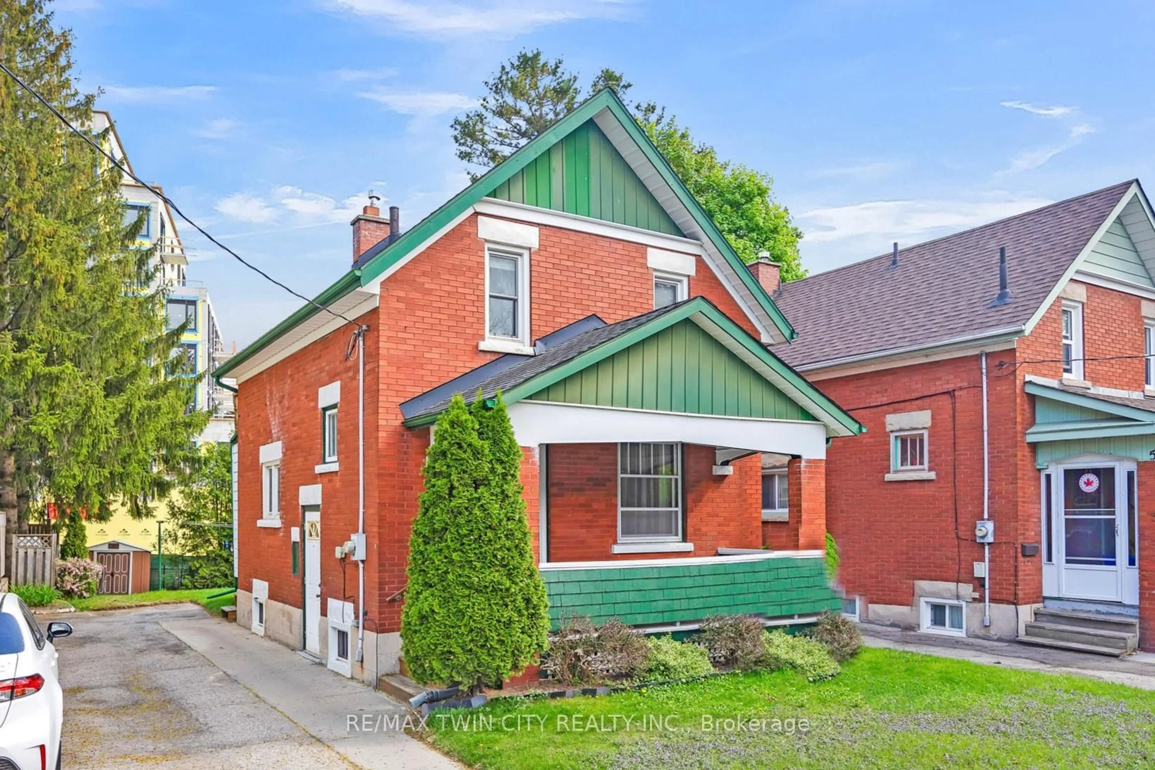 Home with brick exterior material, street for 7 Stahl Ave, Kitchener Ontario N2H 5R5
