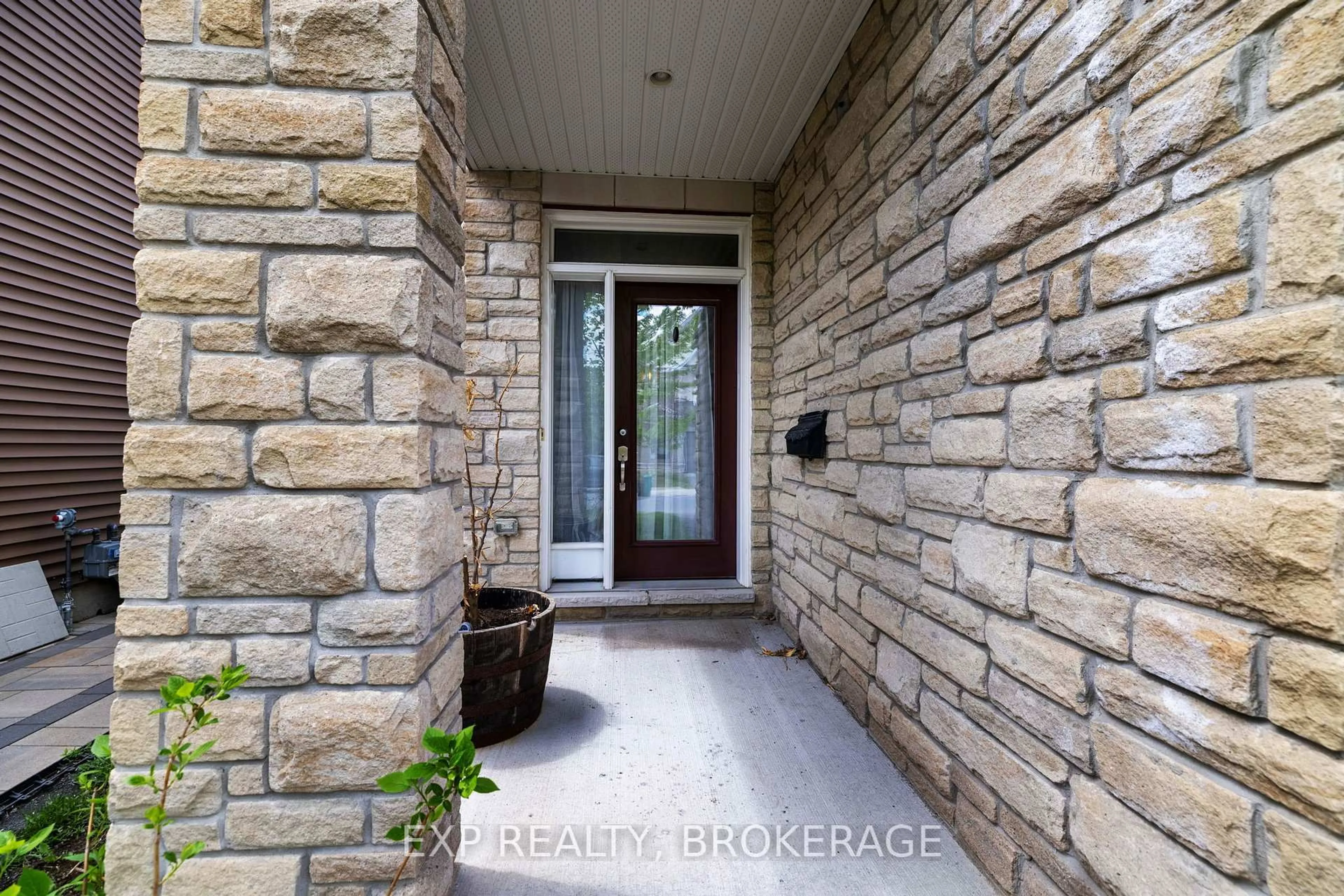 Indoor entryway for 613 Willowmere Way, Ottawa Ontario K1T 0K2