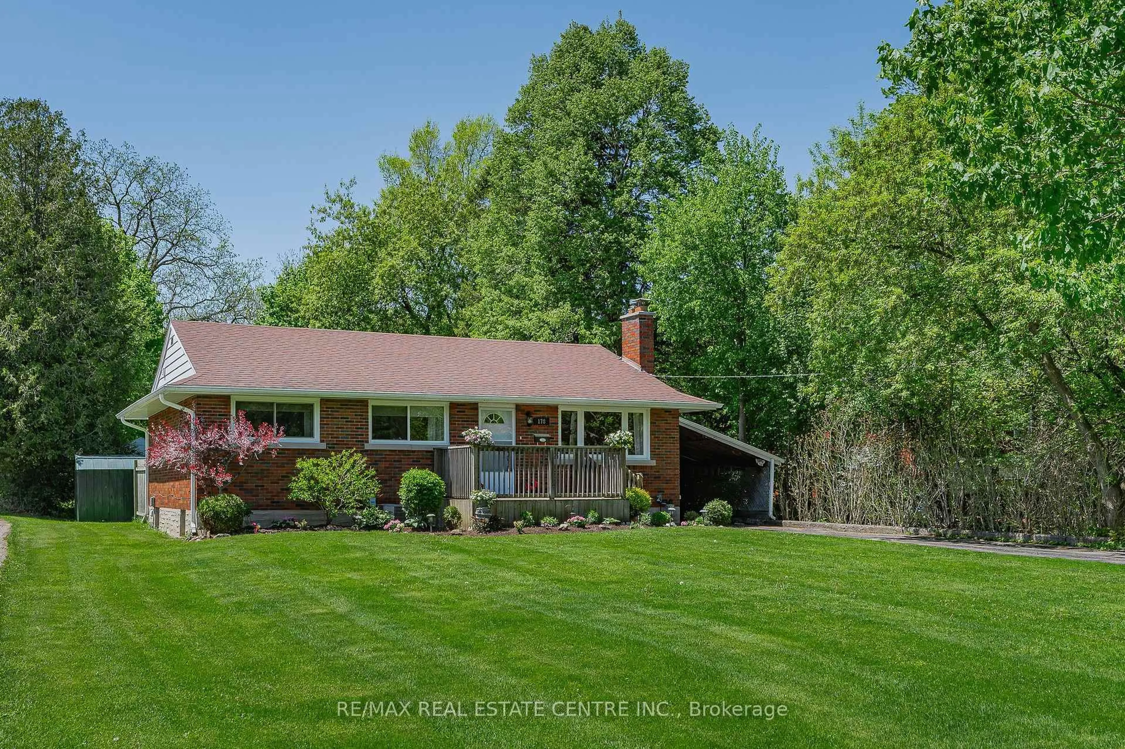 A pic from outside/outdoor area/front of a property/back of a property/a pic from drone, unknown for 178 West River Rd, Cambridge Ontario N1S 2Z8