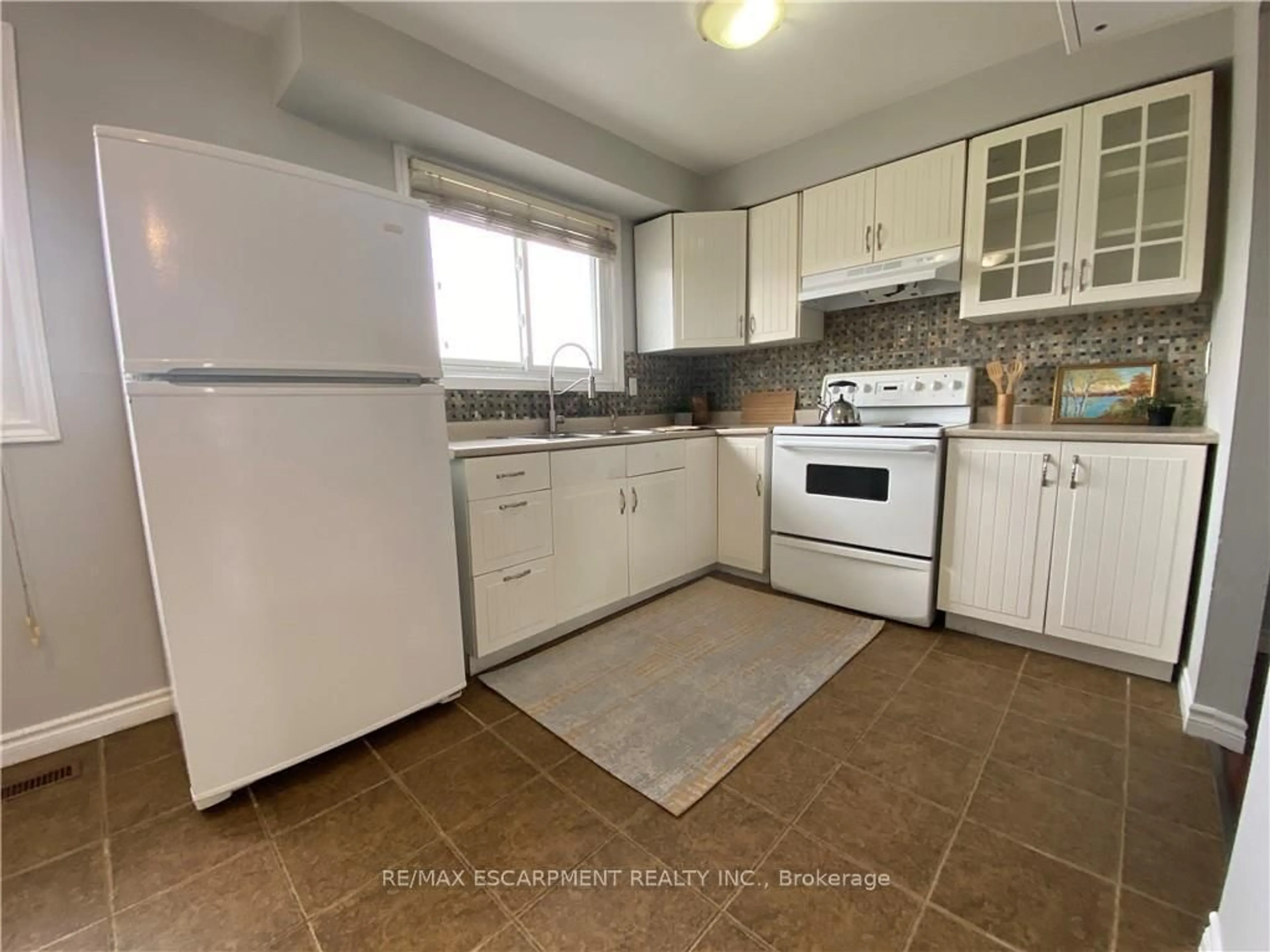 Standard kitchen, unknown for 1025 Upper Gage Ave #3, Hamilton Ontario L8V 4L2