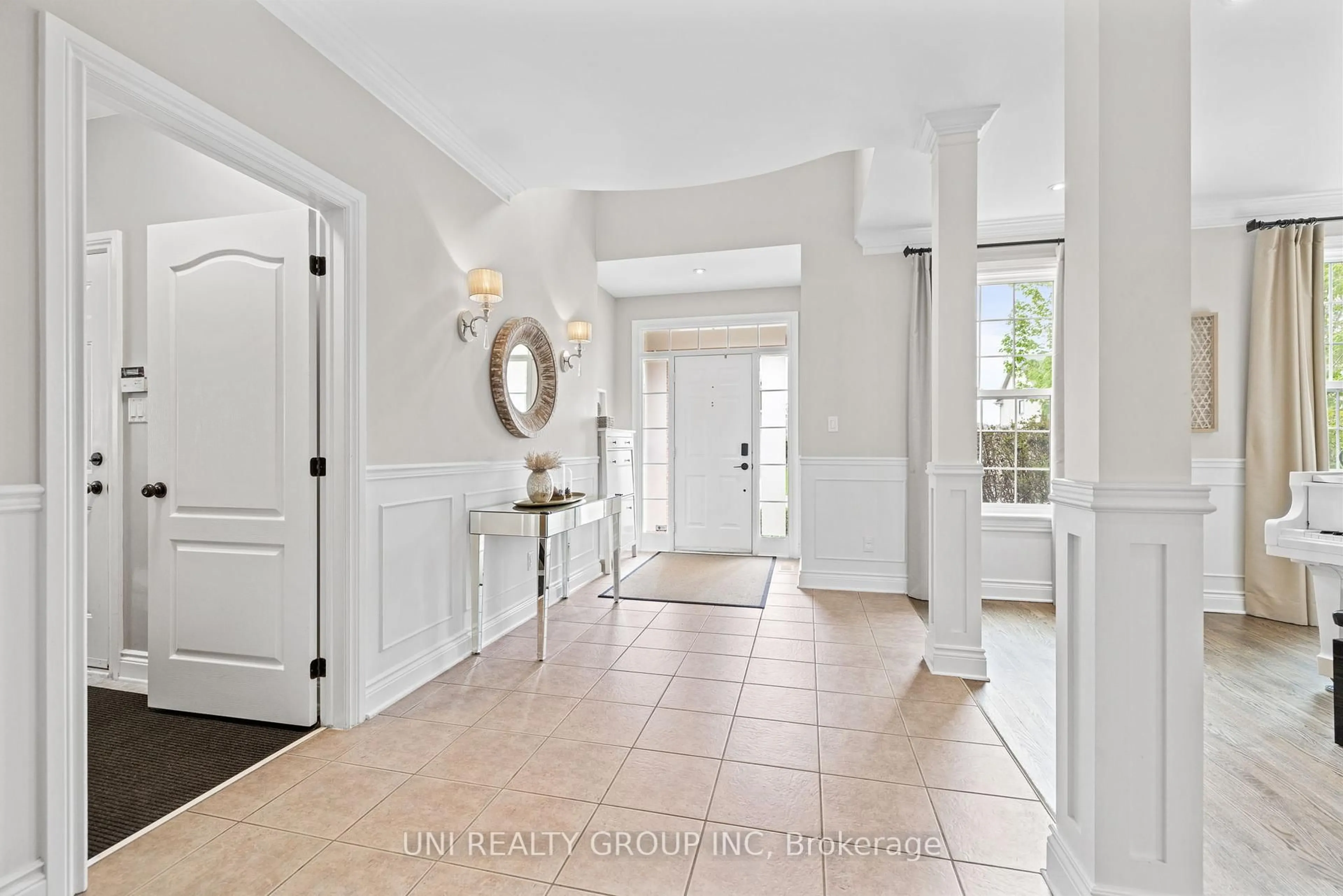 Indoor entryway for 141 Riverstone Dr, Ottawa Ontario K2J 5E5
