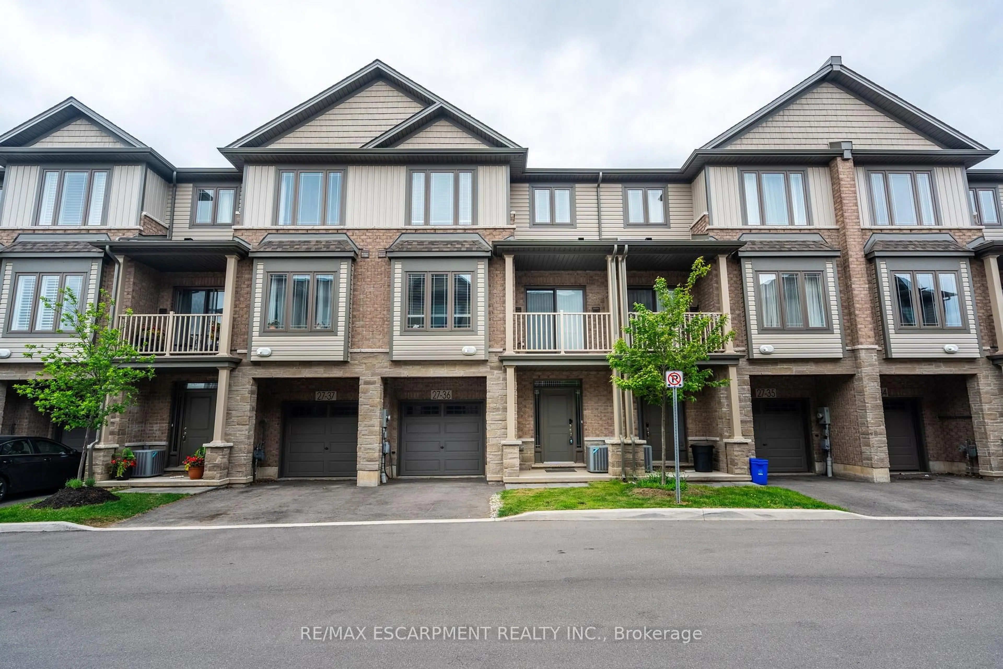 A pic from outside/outdoor area/front of a property/back of a property/a pic from drone, street for 27 Rachel Dr #36, Hamilton Ontario L8E 0K6