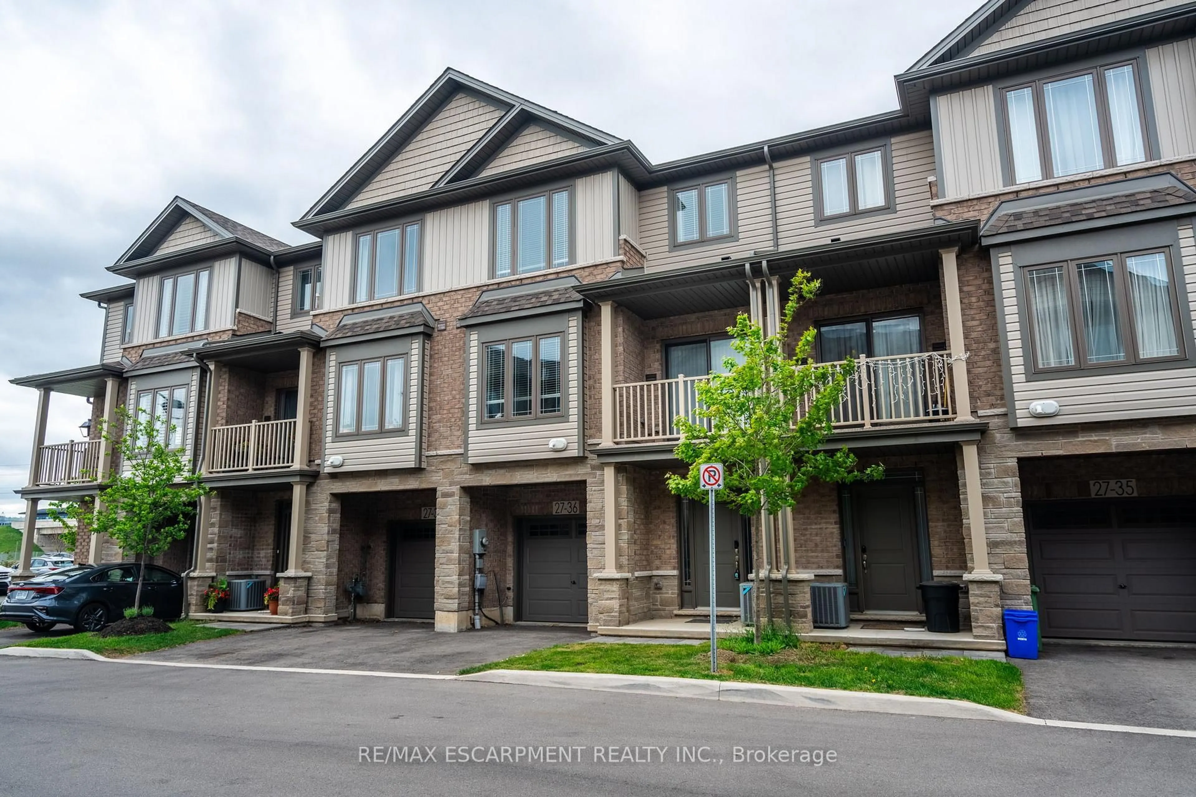 A pic from outside/outdoor area/front of a property/back of a property/a pic from drone, street for 27 Rachel Dr #36, Hamilton Ontario L8E 0K6
