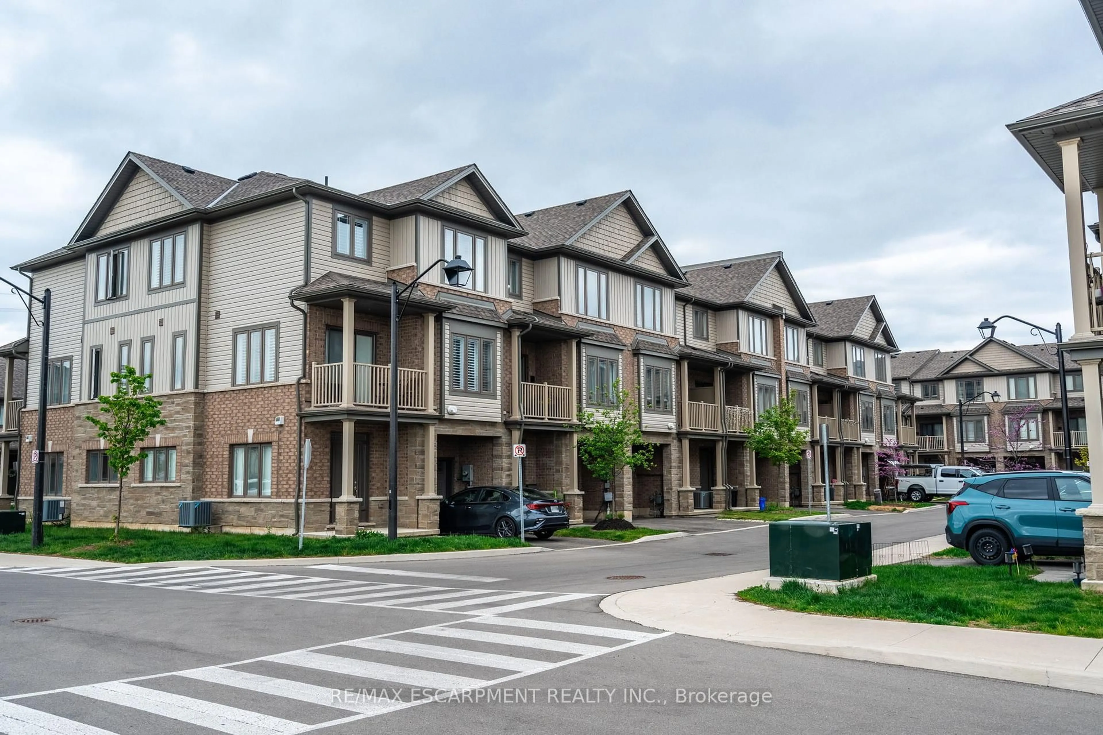 A pic from outside/outdoor area/front of a property/back of a property/a pic from drone, street for 27 Rachel Dr #36, Hamilton Ontario L8E 0K6