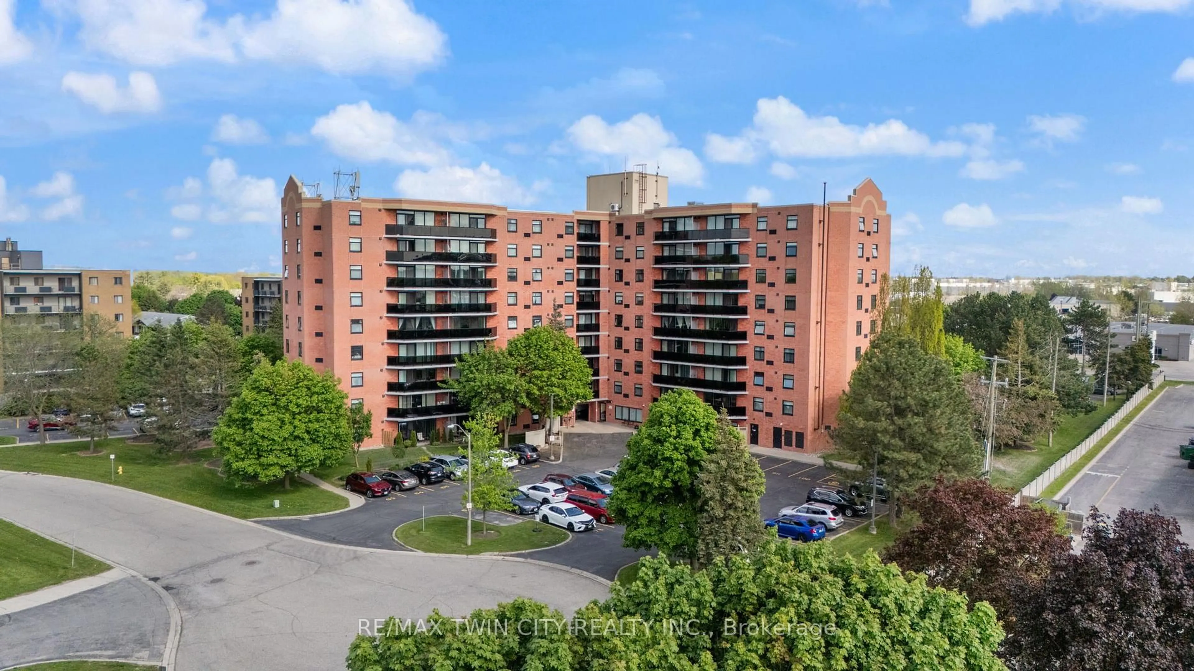 A pic from outside/outdoor area/front of a property/back of a property/a pic from drone, city buildings view from balcony for 9 Bonheur Crt #212, Brantford Ontario N3P 1Z5