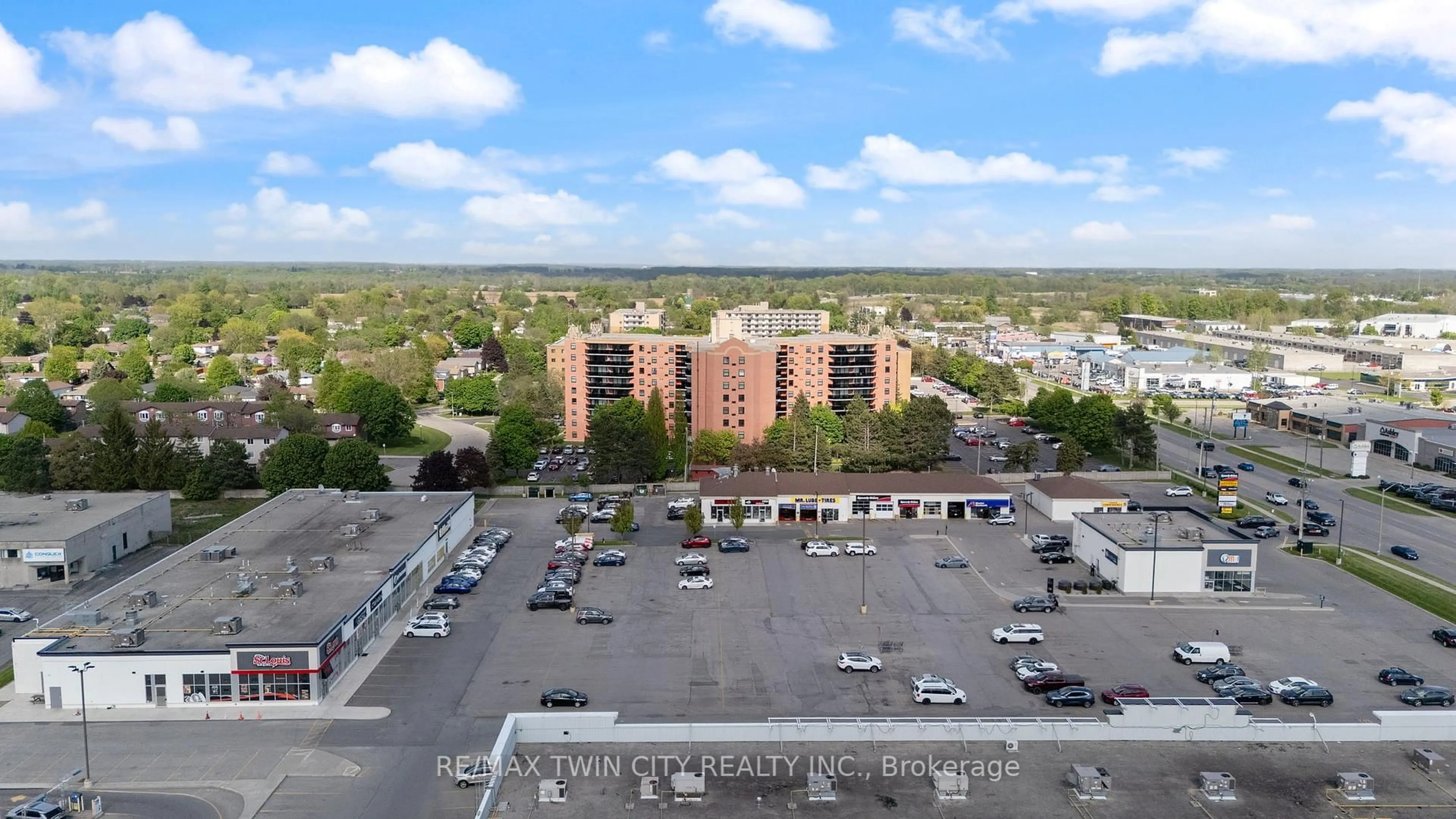 A pic from outside/outdoor area/front of a property/back of a property/a pic from drone, city buildings view from balcony for 9 Bonheur Crt #212, Brantford Ontario N3P 1Z5
