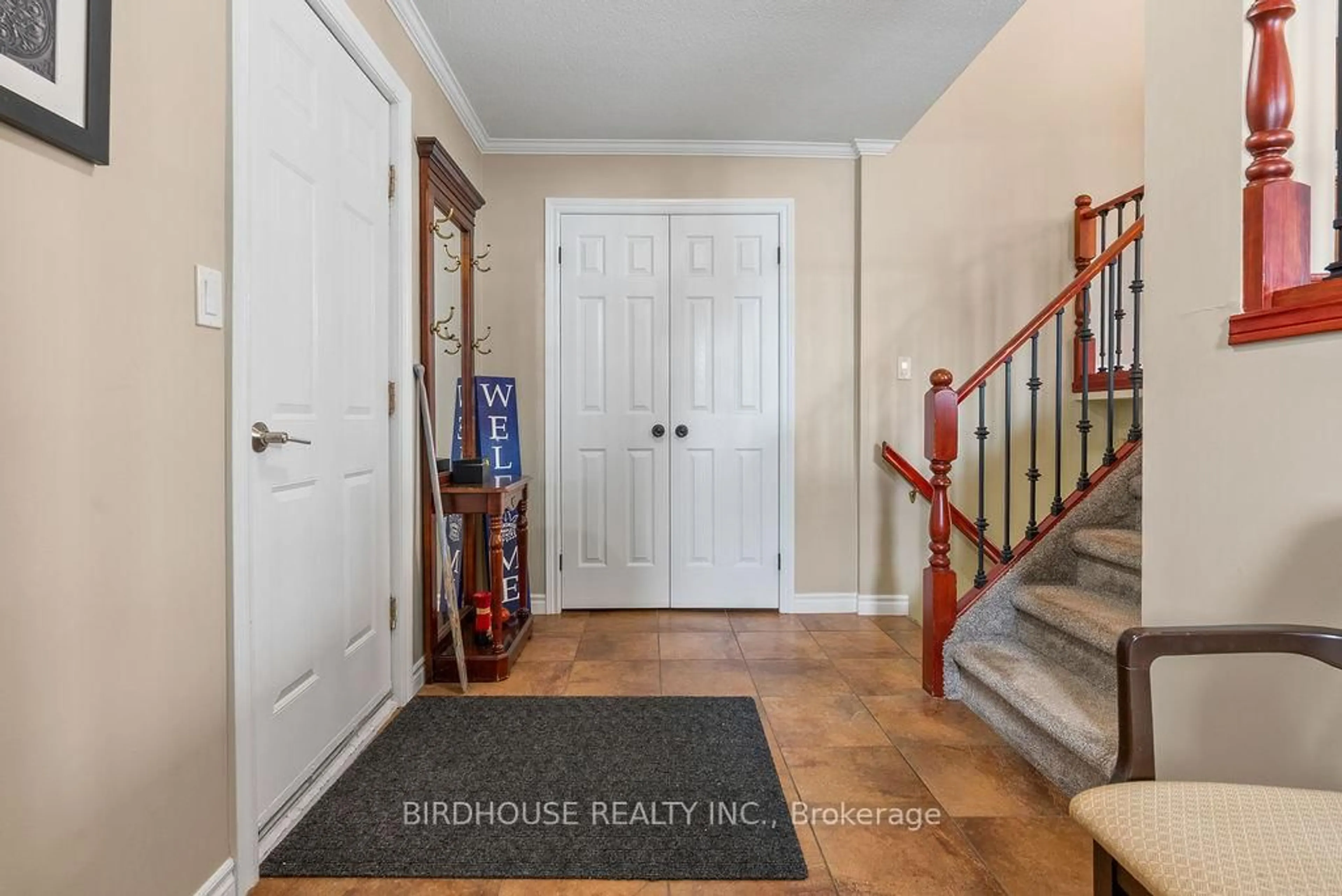 Indoor entryway for 6 Richardson Crt, Kawartha Lakes Ontario K9V 5W3