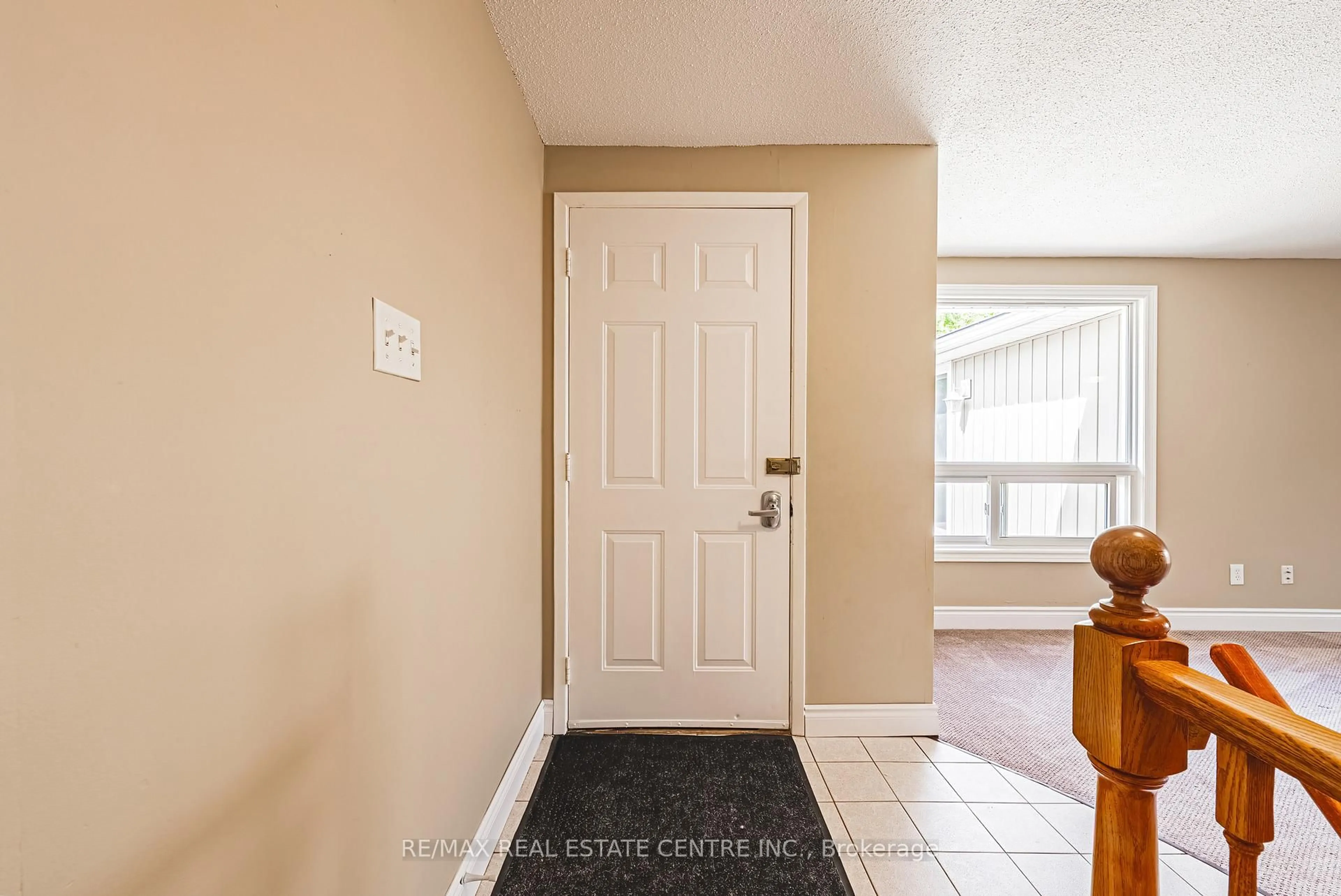 Indoor entryway for 101 Fife Rd, Guelph Ontario N1H 6X9