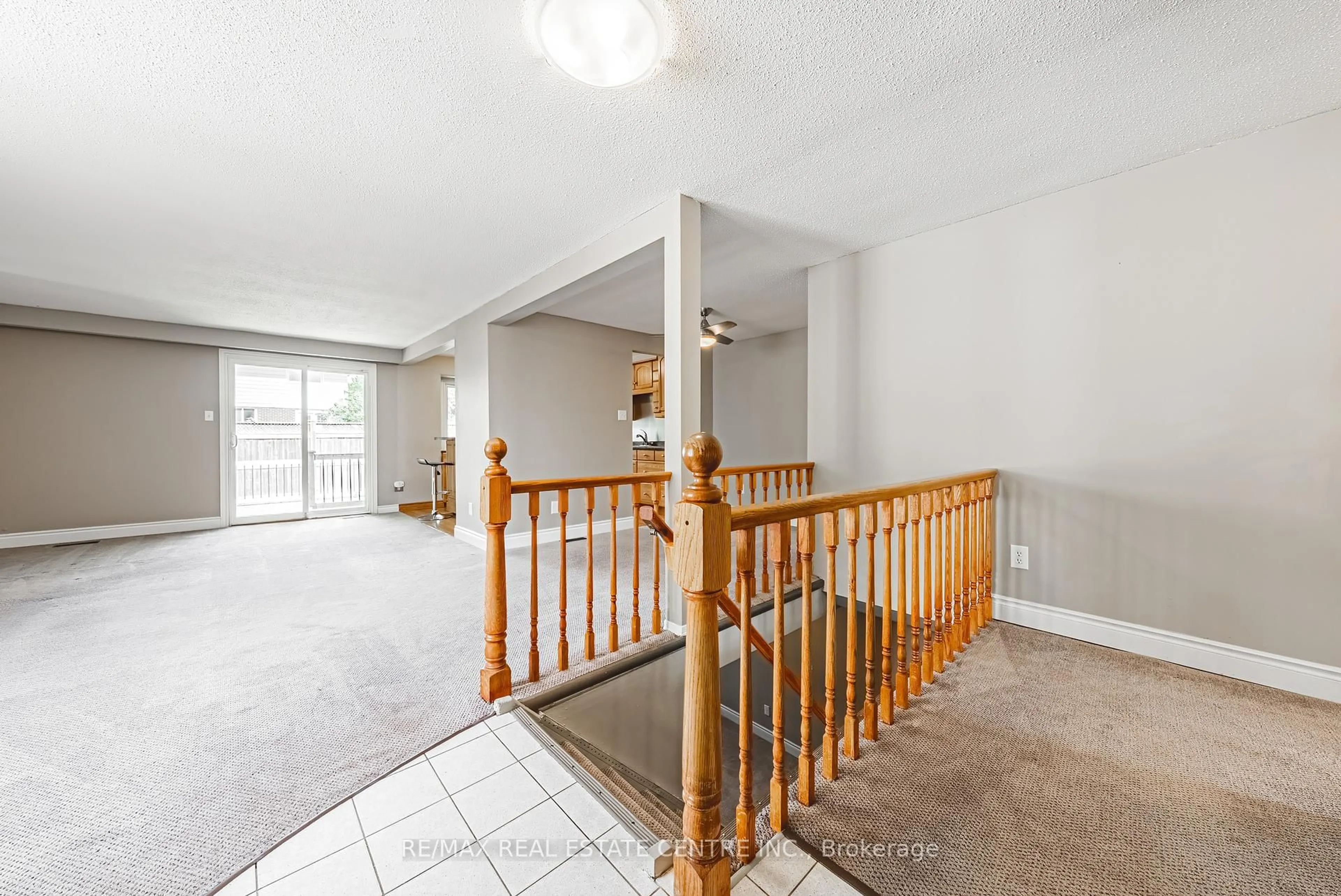 Indoor foyer for 101 Fife Rd, Guelph Ontario N1H 6X9