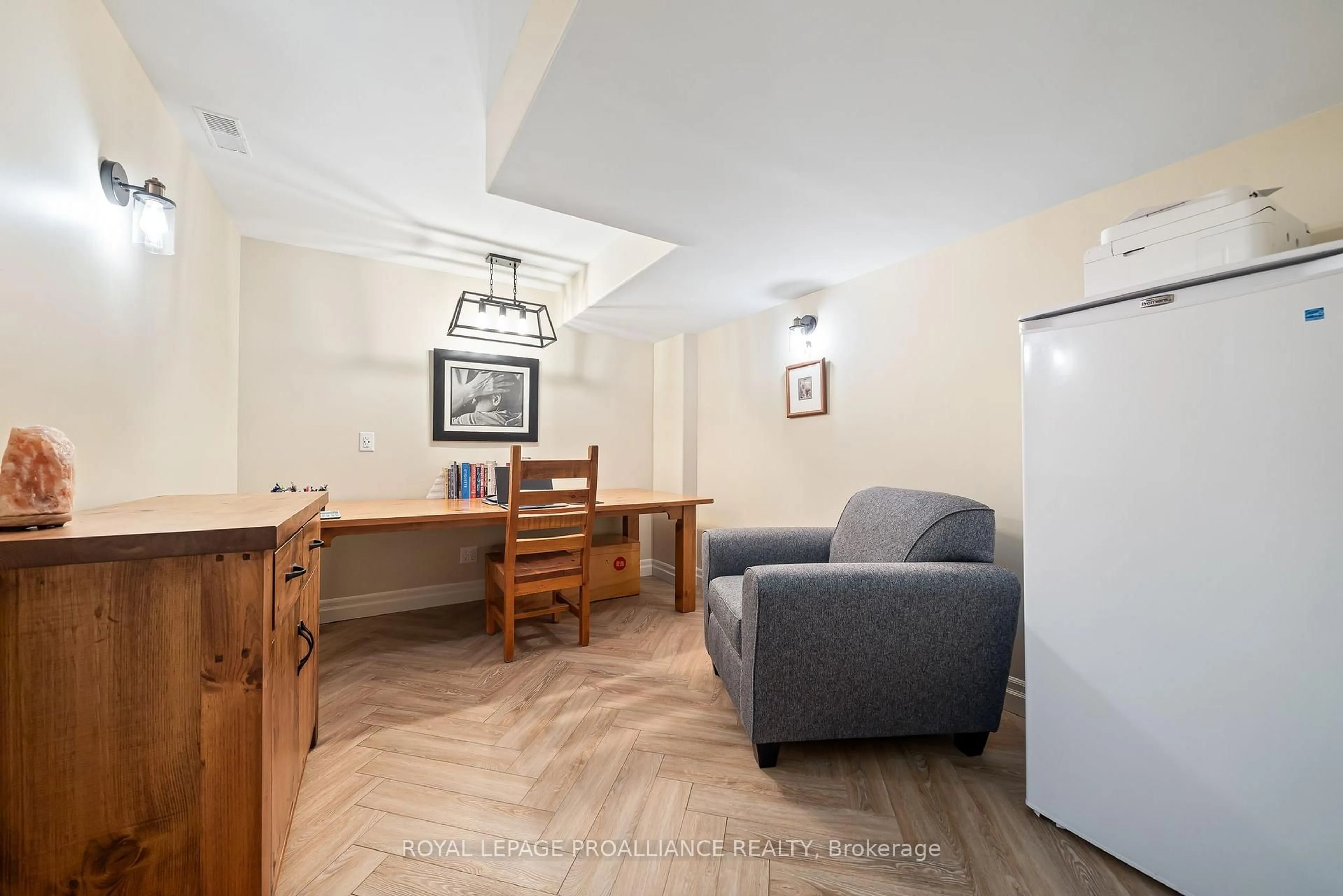 A pic of a room for 19 Scenic Dr, Belleville Ontario K8N 0C2