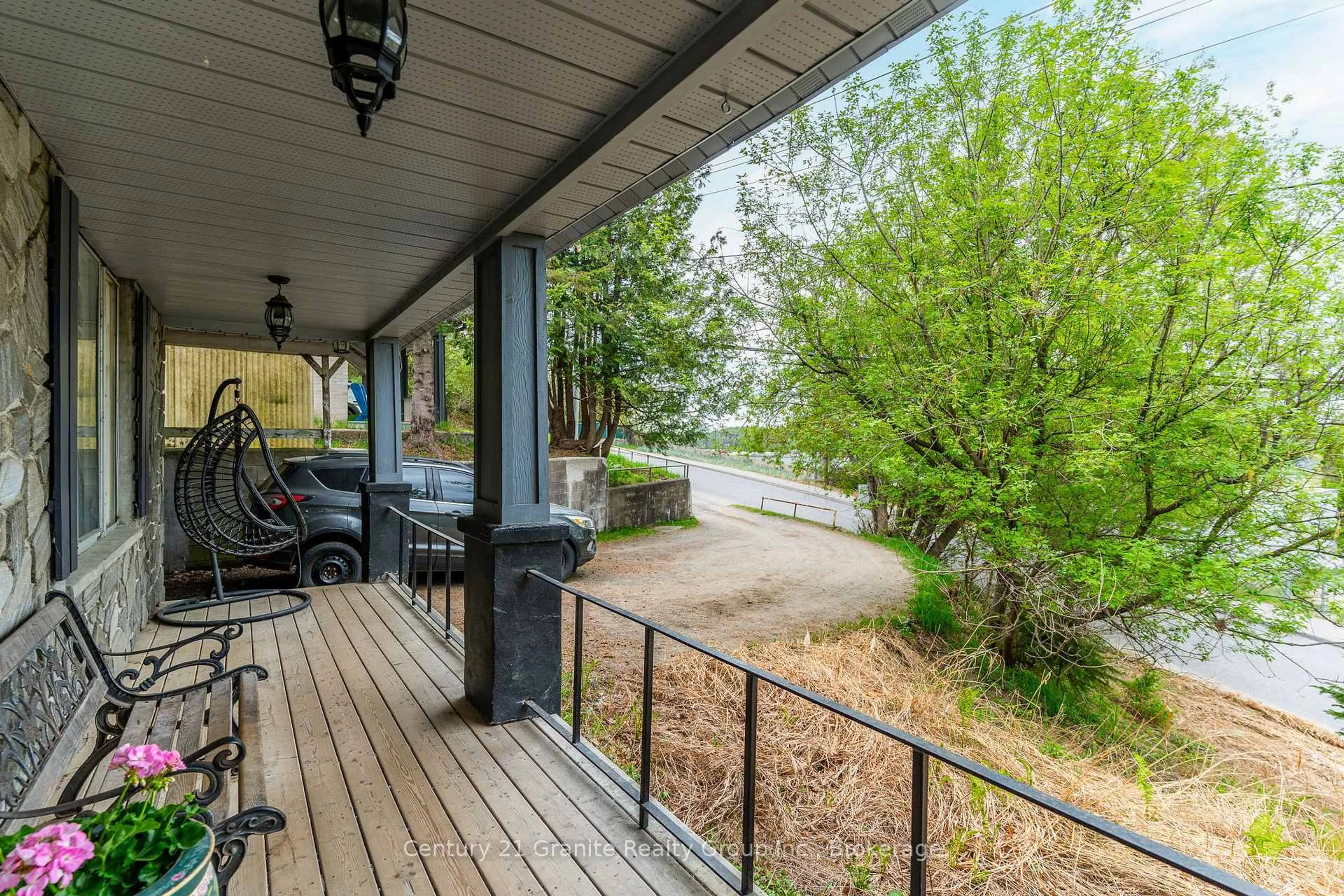 Patio, water/lake/river/ocean view for 690 Mountain St, Dysart et al Ontario K0M 1S0