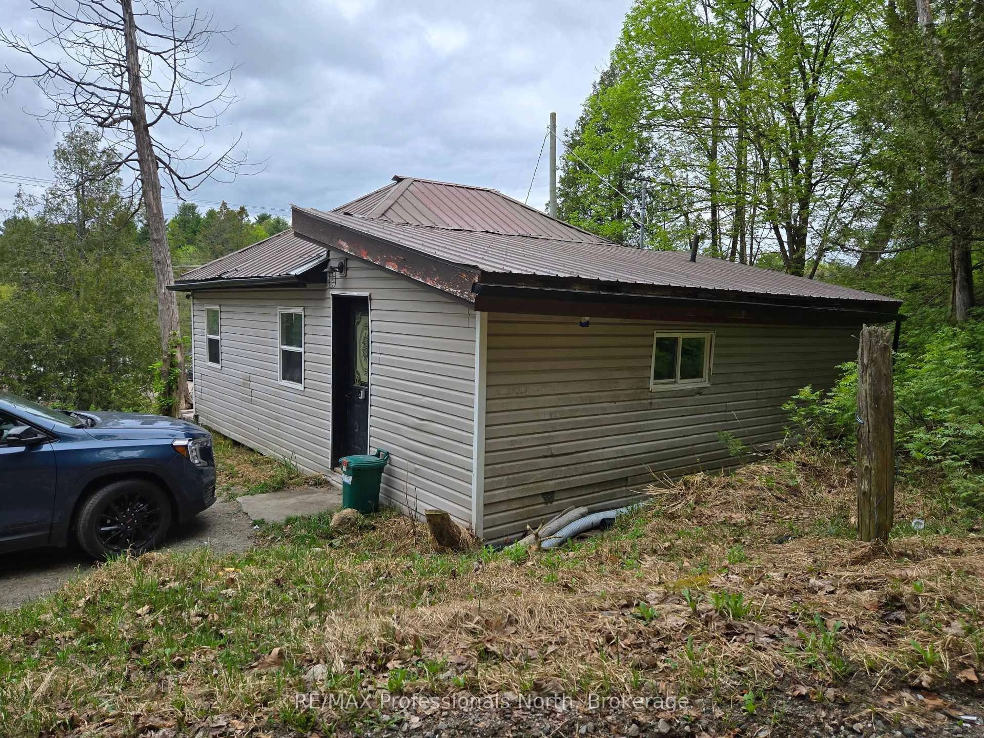 Shed for 18 South St, Dysart et al Ontario K0M 1S0
