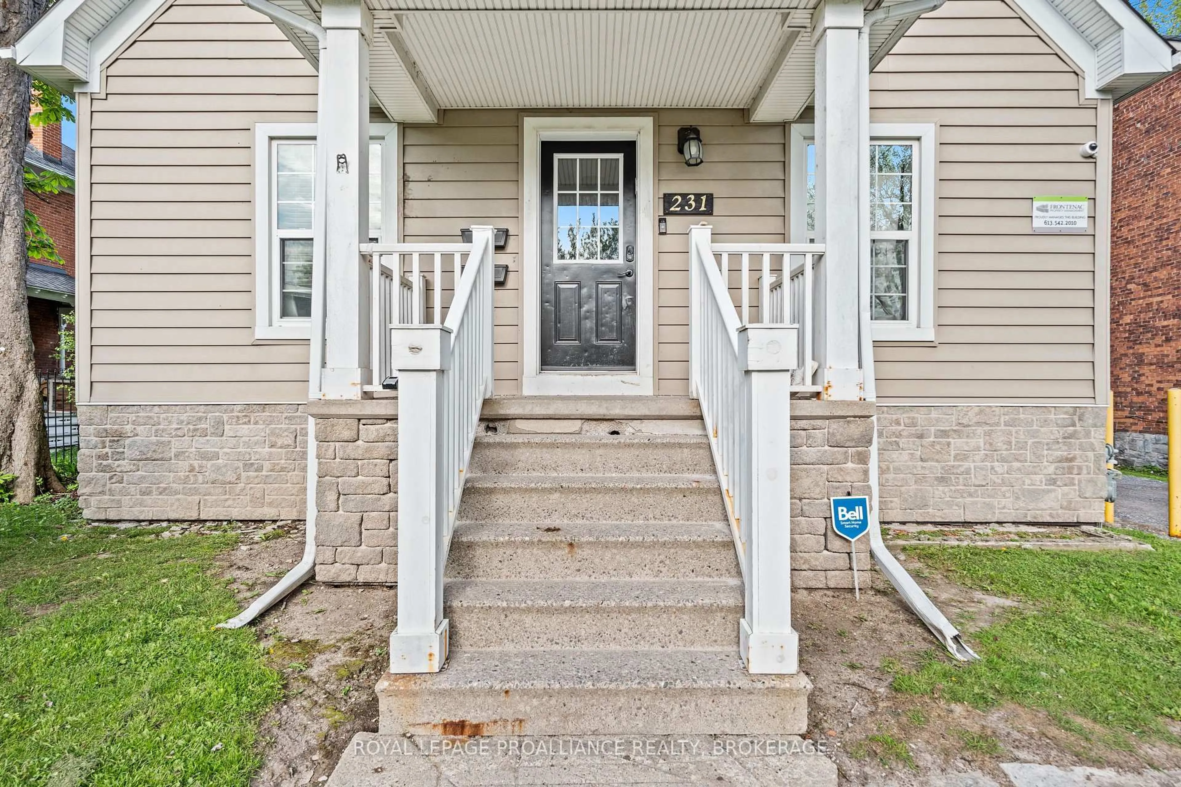 Indoor entryway for 231 Albert St, Kingston Ontario K7L 3V4