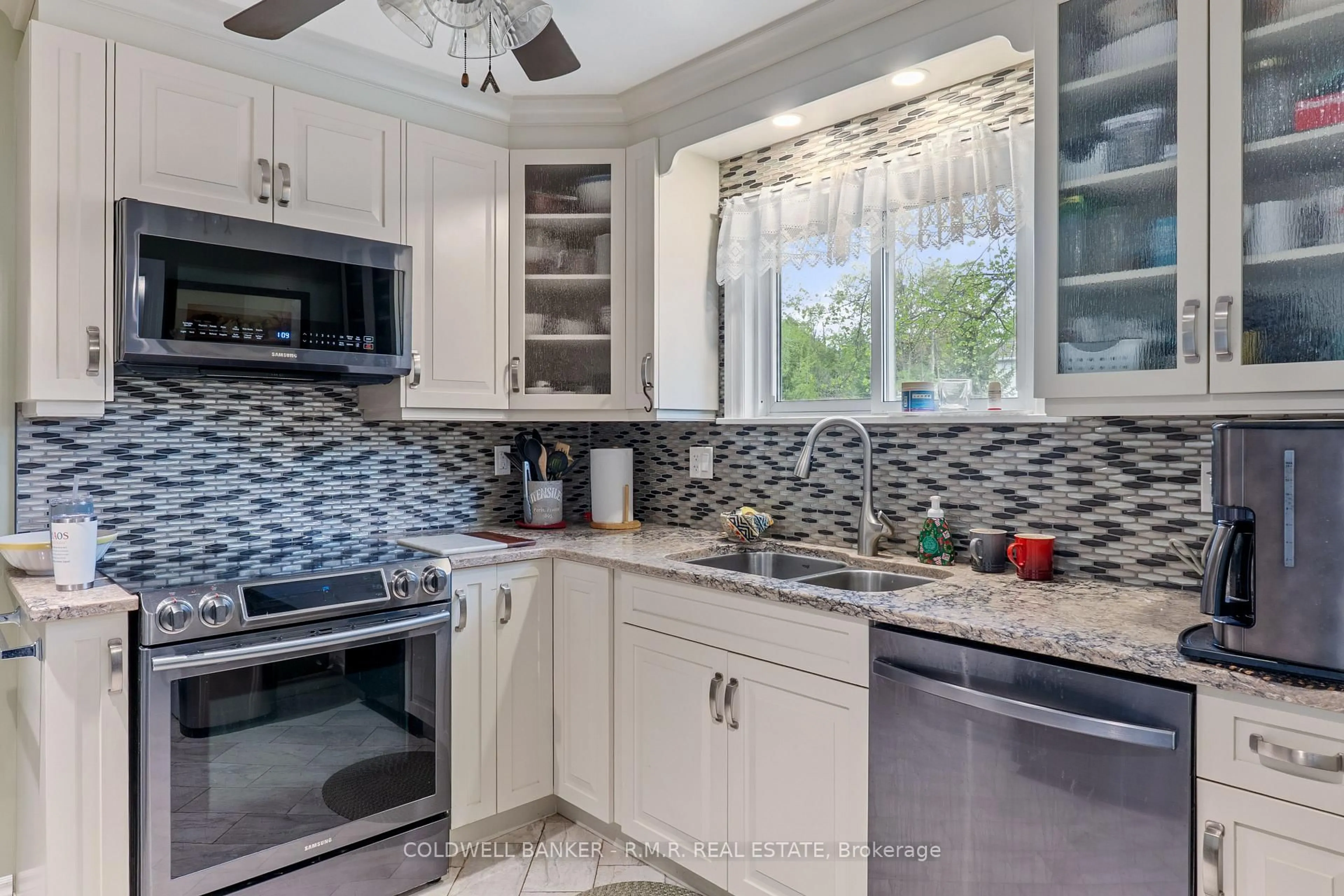 Open concept kitchen, ceramic/tile floor for 200 Charlore Park Dr, Kawartha Lakes Ontario K0L 2W0