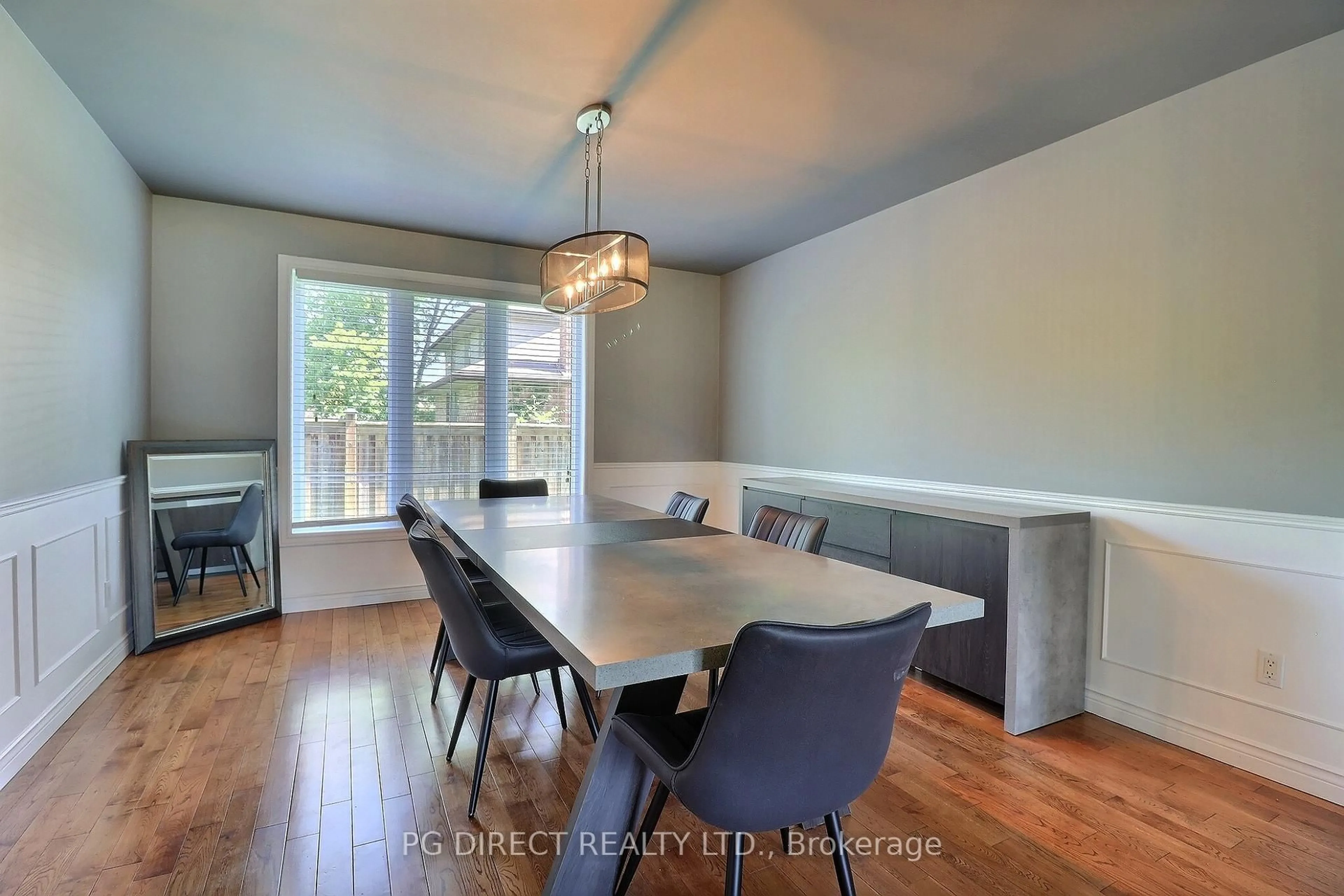 Dining room, wood/laminate floor for 68 Westbrook Cres, Middlesex Centre Ontario N0L 1R0