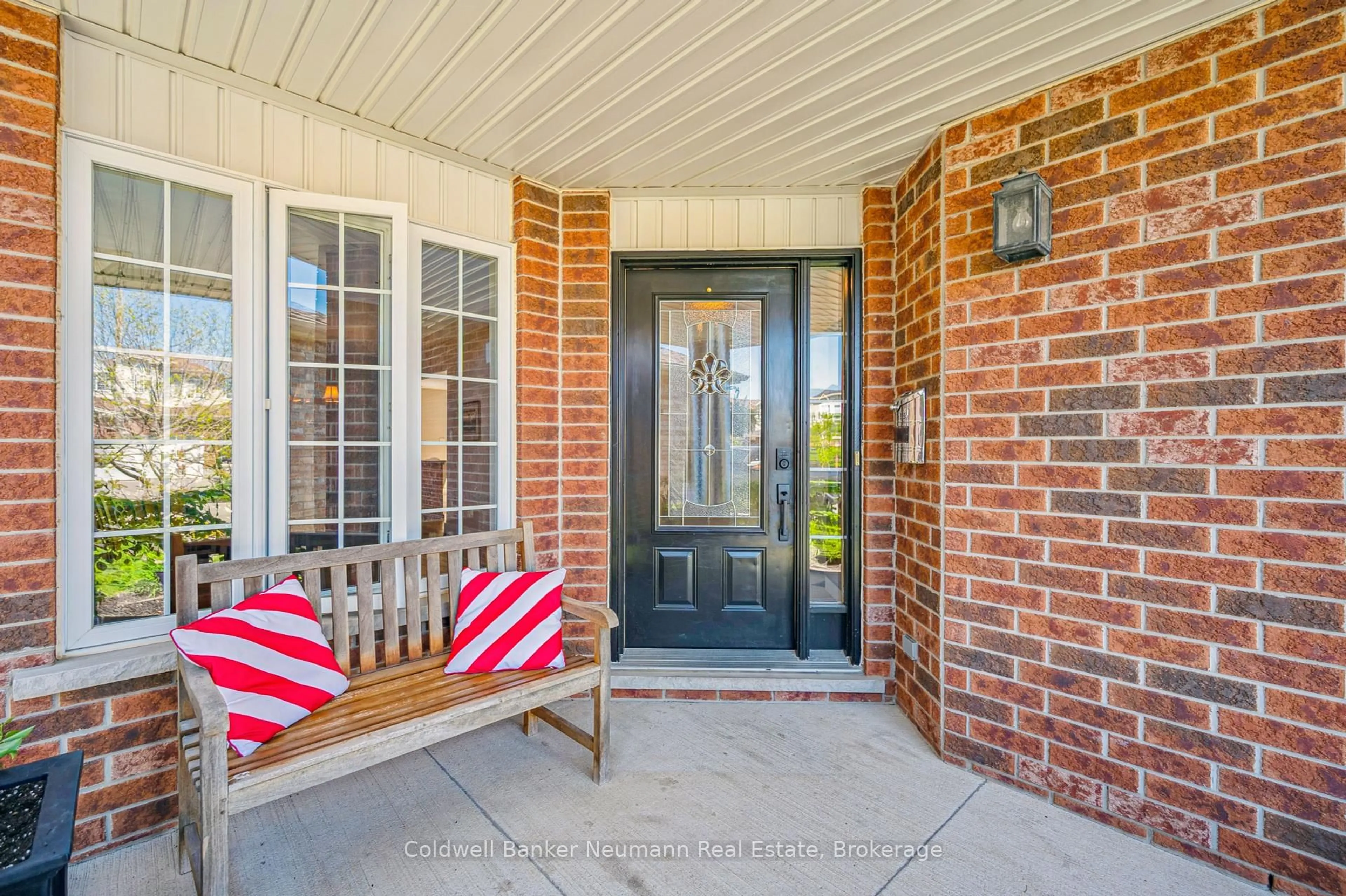 Indoor entryway for 14 Coutts Crt, Guelph Ontario N1L 1S9