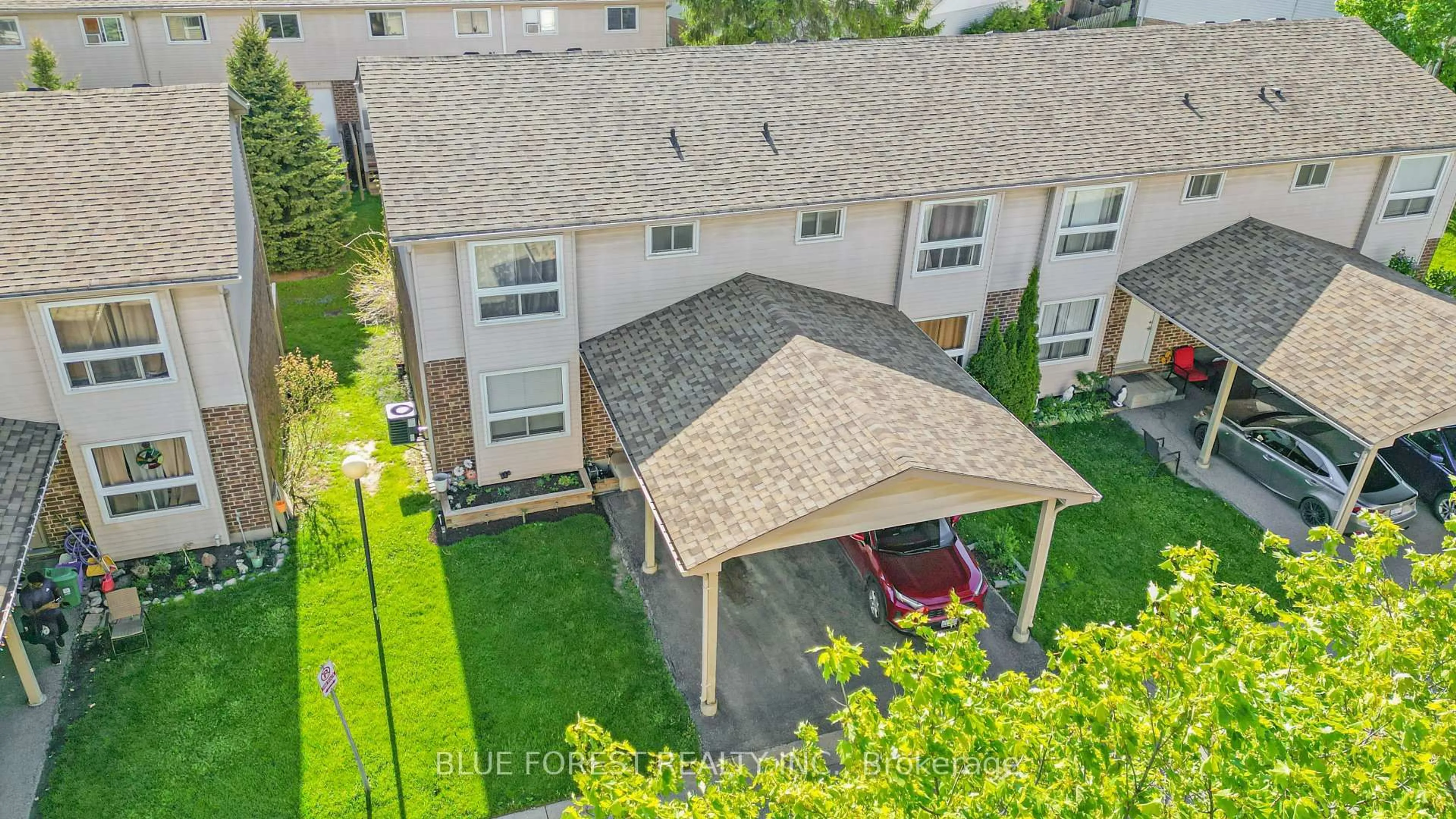 A pic from outside/outdoor area/front of a property/back of a property/a pic from drone, unknown for 450 Pond Mills Rd #15, London South Ontario N5Z 4X2