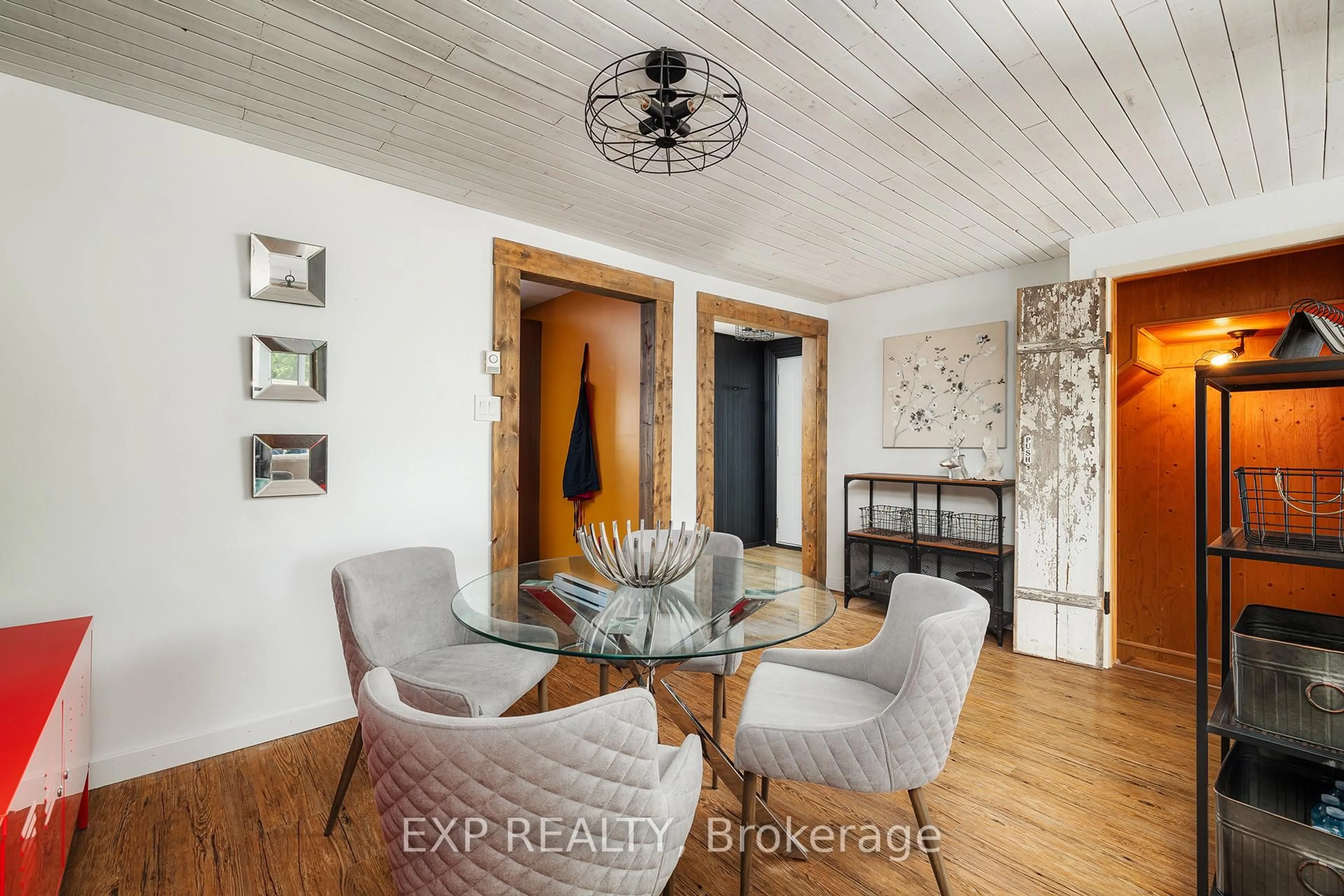 Dining room, wood/laminate floor for 689 Hillview Rd, Cambridge Ontario N3H 5C3